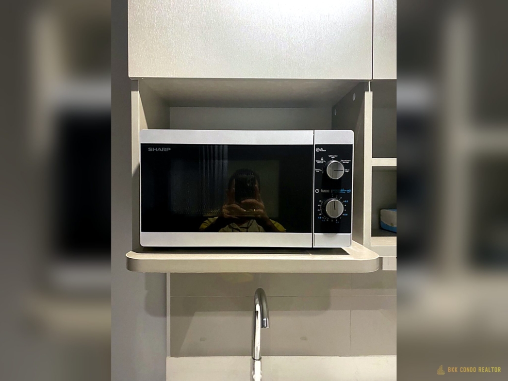 1-Bedroom Condo for Rent at Ideo Mobi Rangnam (35 sqm) — Victory Monument BTS