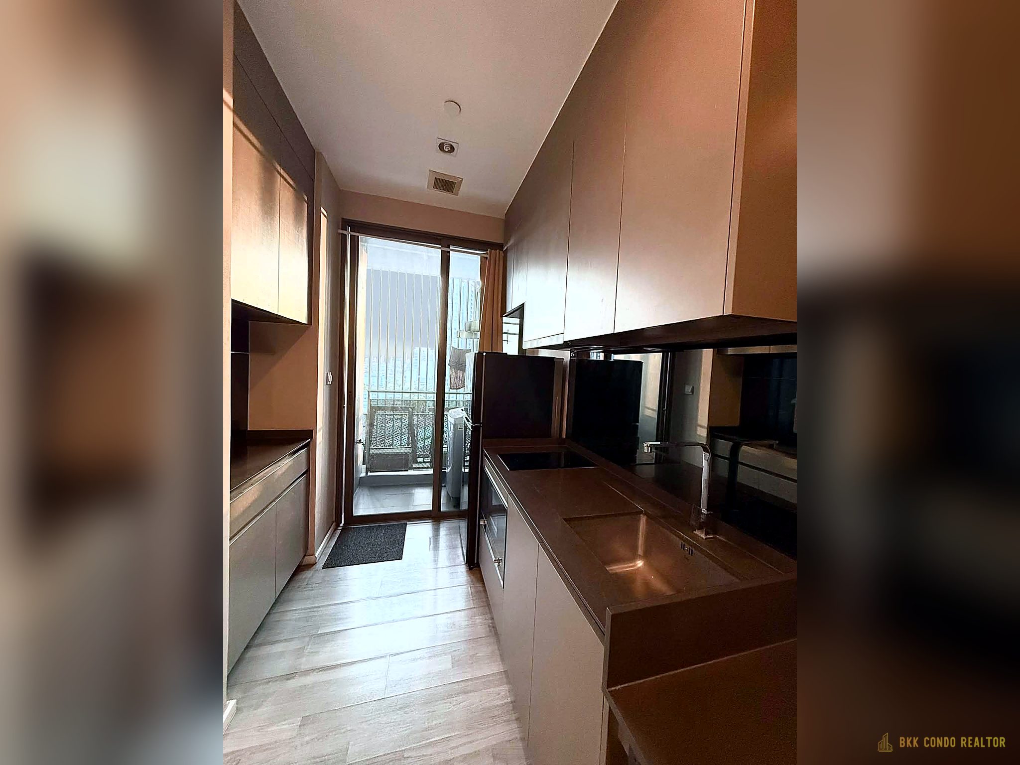 1-Bedroom Condo for Rent at The Room Sukhumvit 69 (37.5 sqm) — Phra Khanong BTS