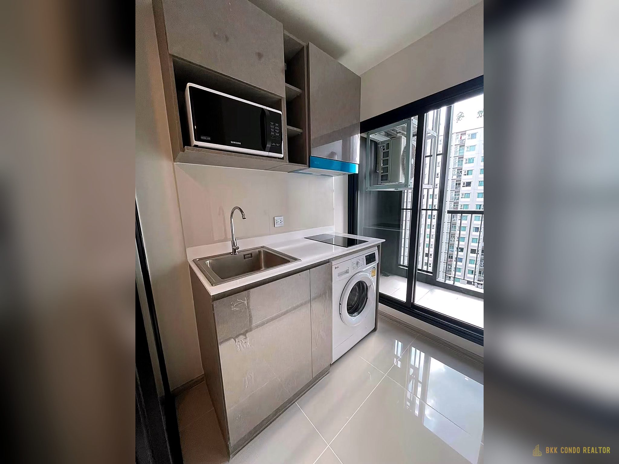1-Bedroom Condo for Rent at Aspire Erawan Prime (32.5 sqm) — Chang Erawan BTS