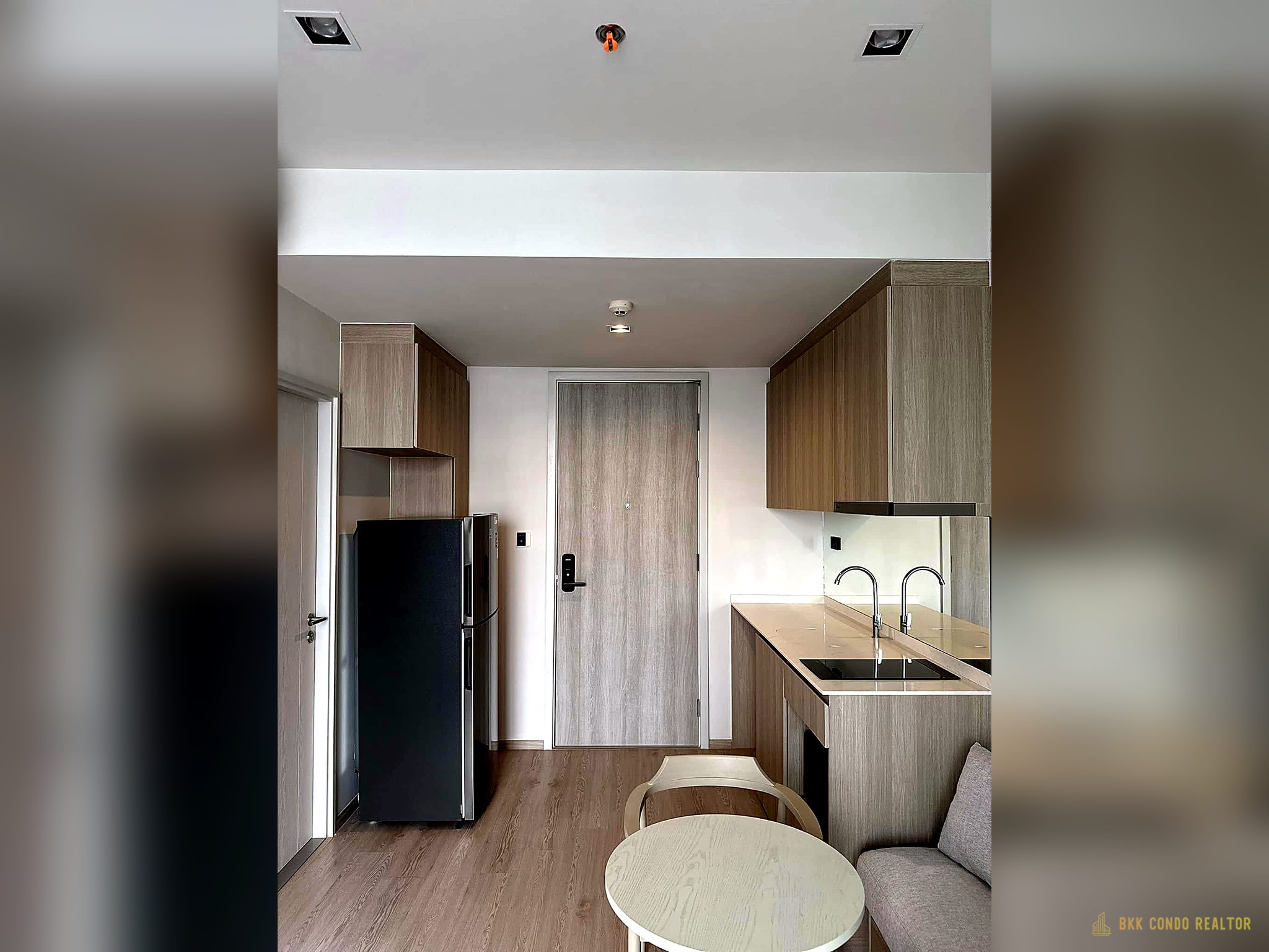 1-Bedroom Condo for Rent at Reference Sathorn – Wongwianyai (31 sqm) — Wongwianyai BTS