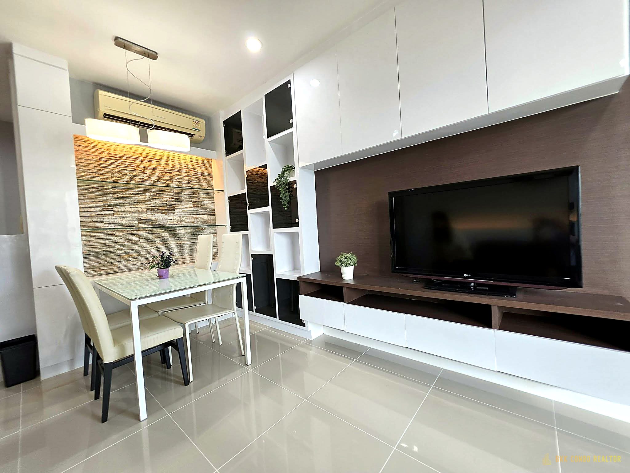 1-Bedroom Condo for Rent at Circle Condominium (48 sqm) — MRT Phetchaburi