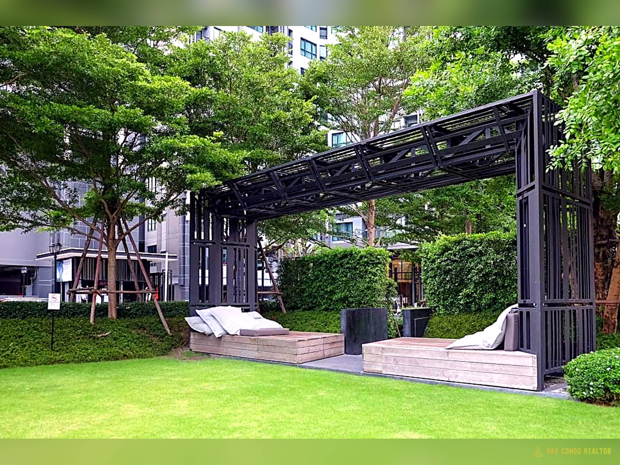 1-Bedroom Condo for Rent at The Base Park West (26 sqm) — On Nut BTS