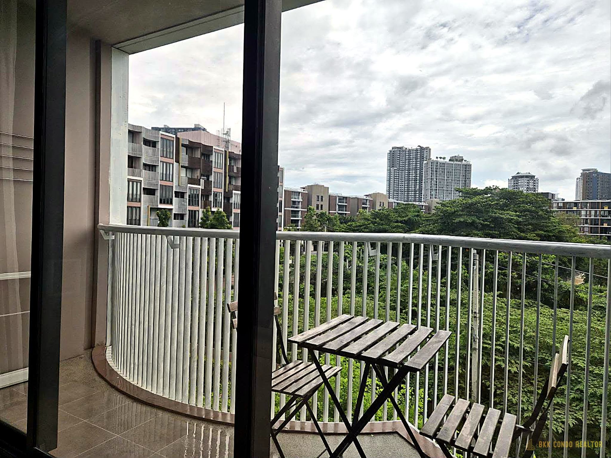 1-Bedroom Condo for Rent at Kawa Haus (32.9 sqm) — On Nut BTS
