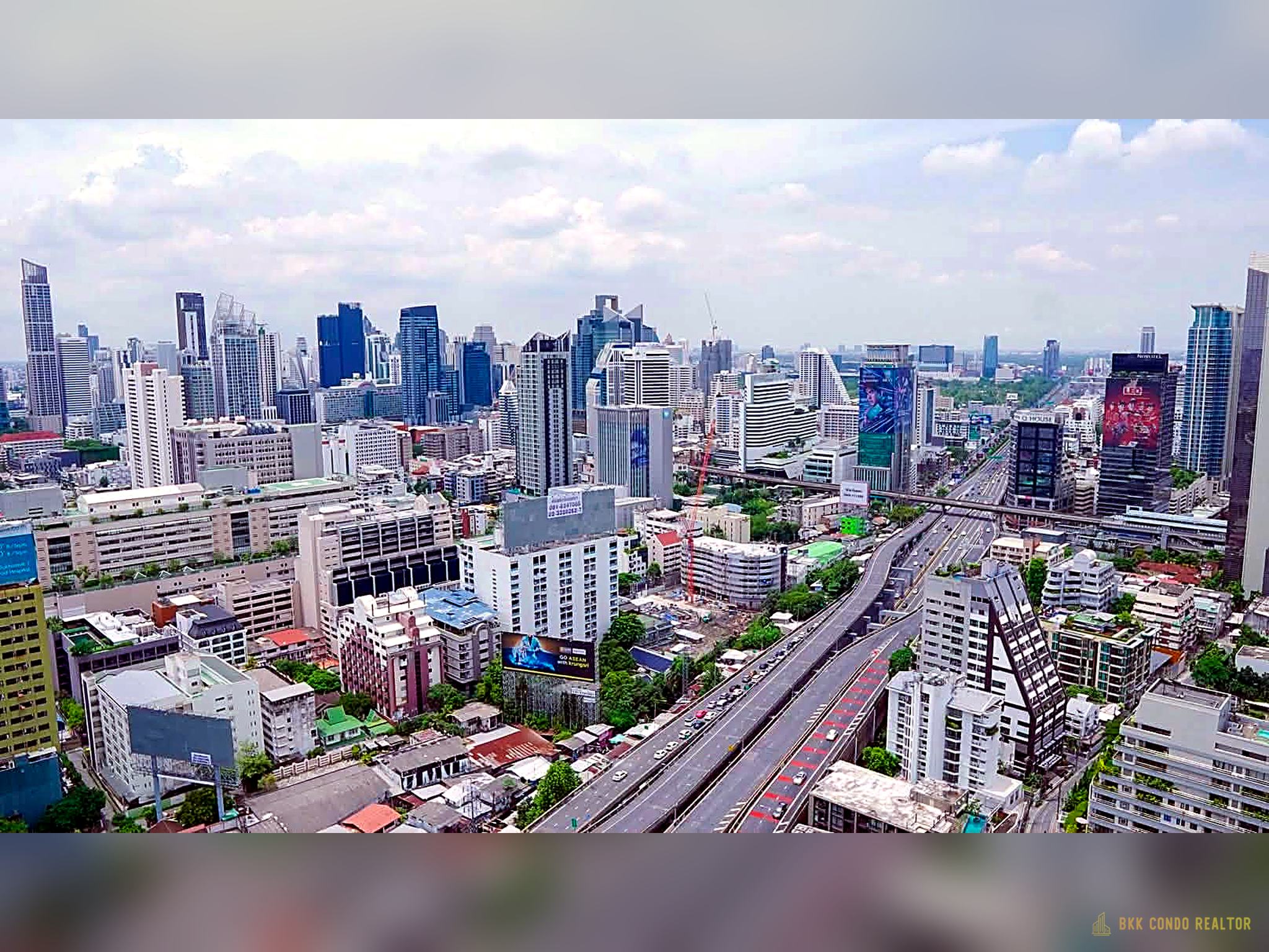 Studio Condo for Rent at Life One Wireless (28 sqm) — Ploenchit BTS