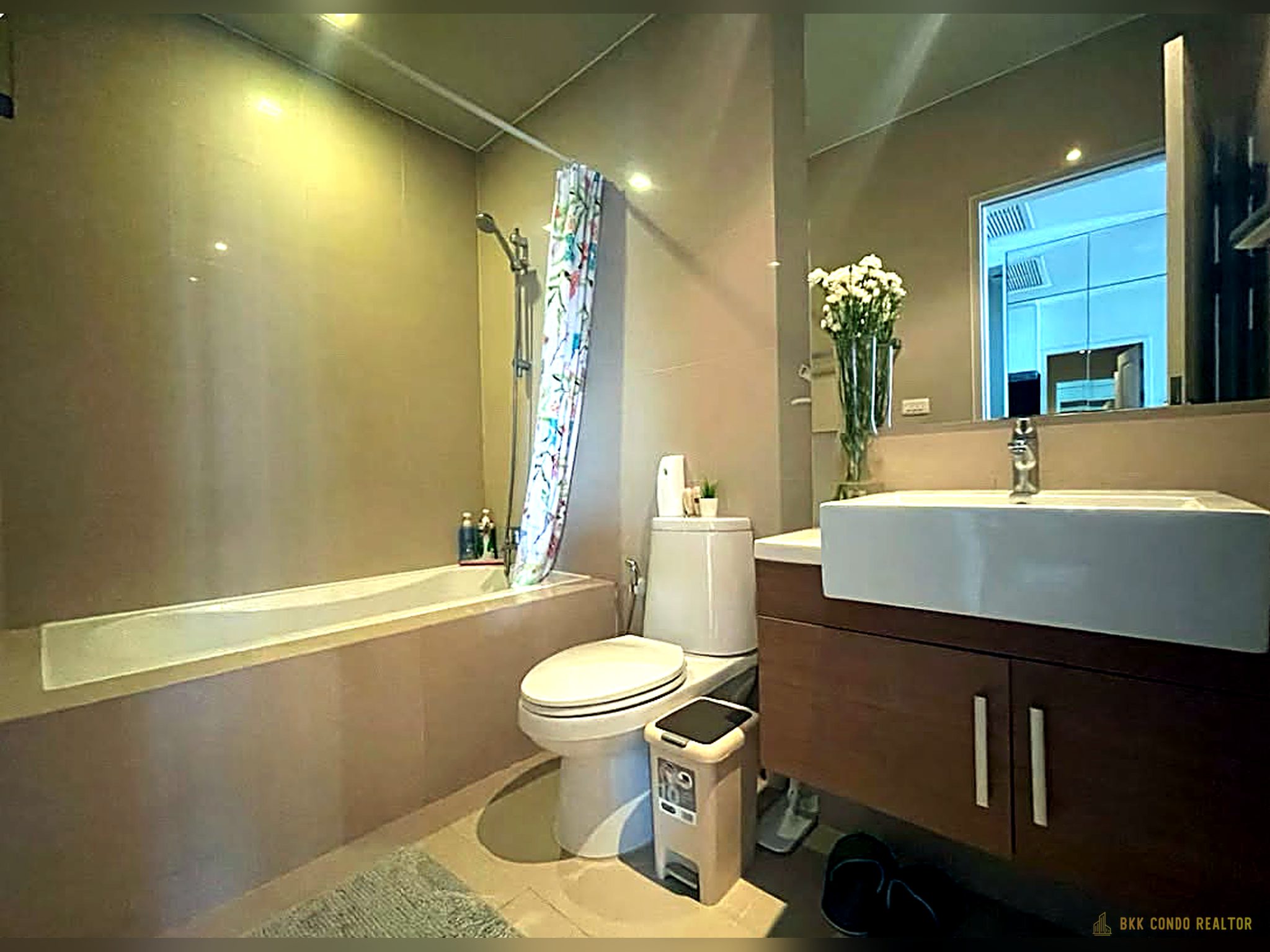 Studio Condo for Rent at Noble Refine Sukhumvit 26 (32 sqm) — Phrom Phong BTS
