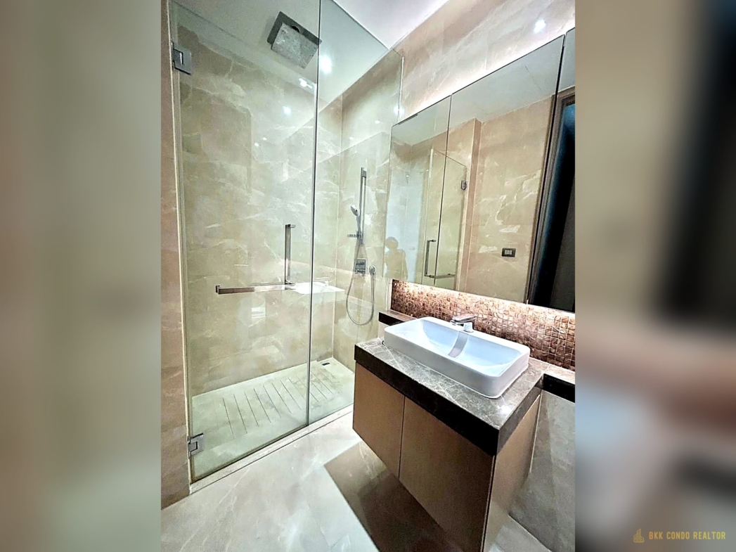 1-Bedroom Condo for Rent at Magnolias Ratchadamri Boulevard (59 sqm) — Chidlom BTS