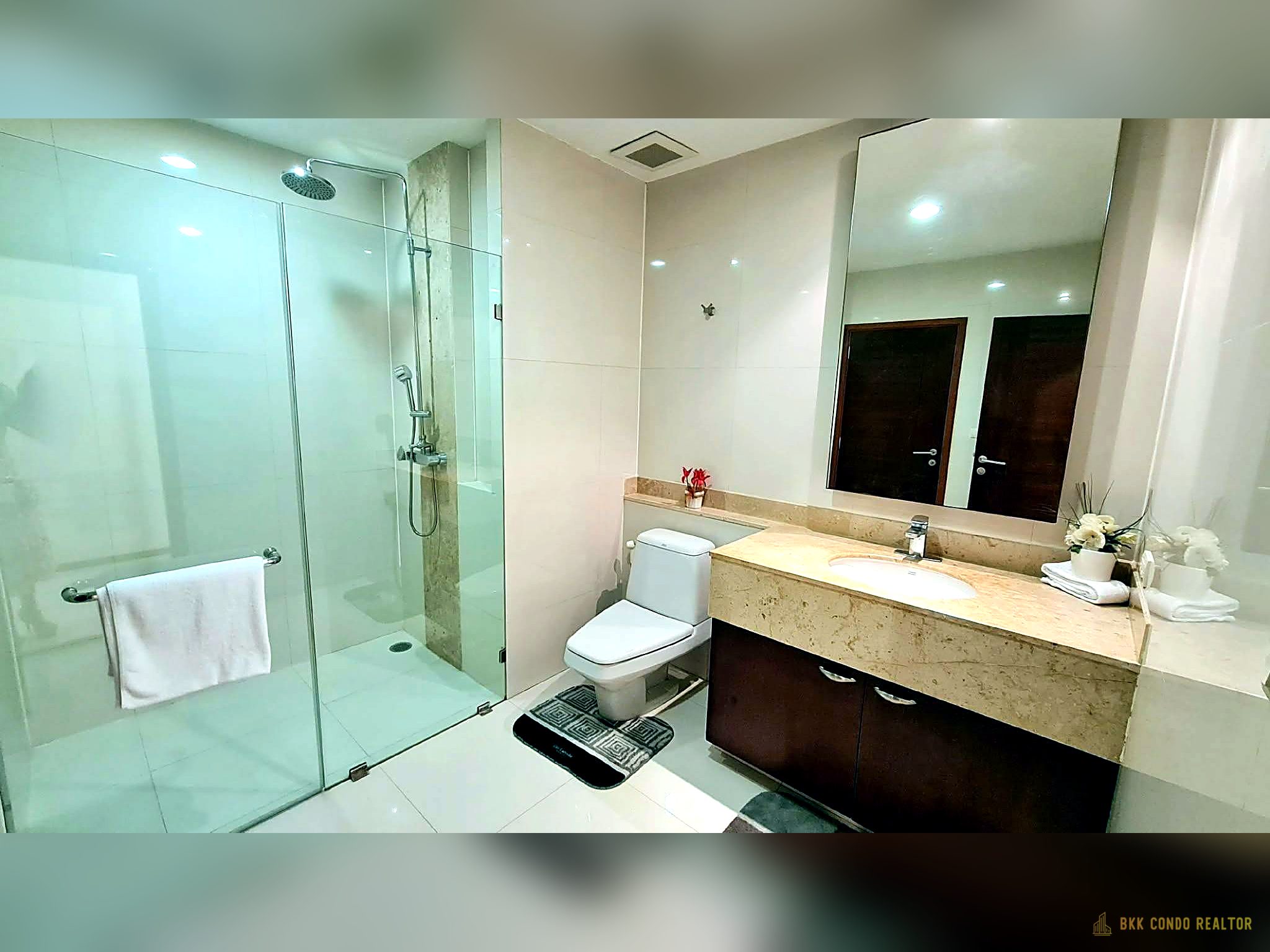 3-Bedroom Condo for Rent at Piyathip Place Sukhumvit 39 (260 sqm) — Phrom Phong BTS