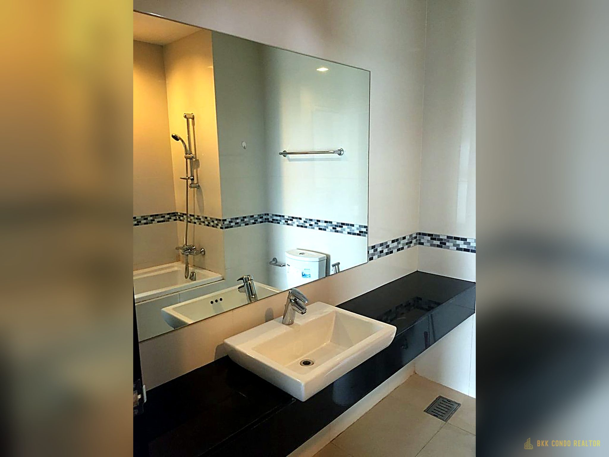 08-bathroom-31 1-Bedroom Condo for Rent at IDEO Q Phayathai (50 sqm) — Phaya Thai BTS