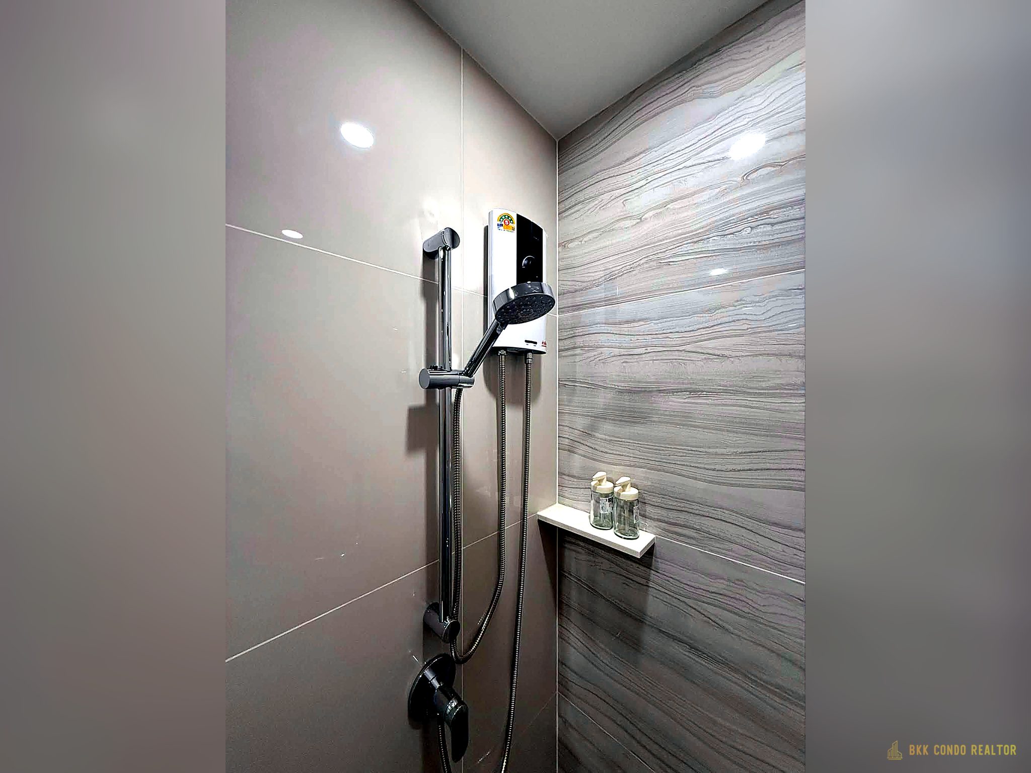 08-bathroom-34 1-Bedroom Condo for Rent at Life Rama4 – Asoke (32 sqm) — MRT Queen Sirikit National Convention Centre