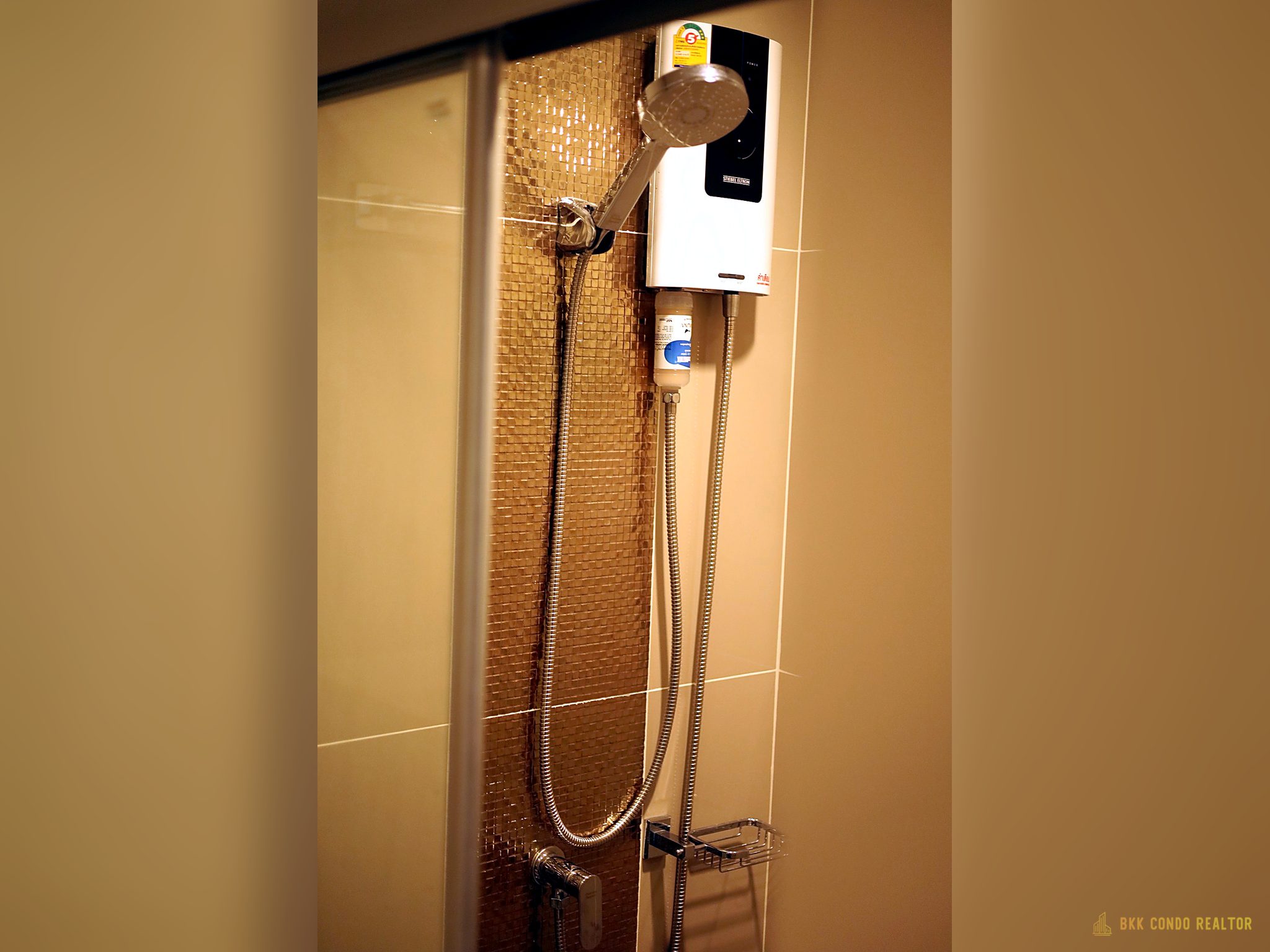 08-bathroom-36 Studio Condo for Rent at IDEO Rama 9 – Asoke (26 sqm) — Rama 9 MRT