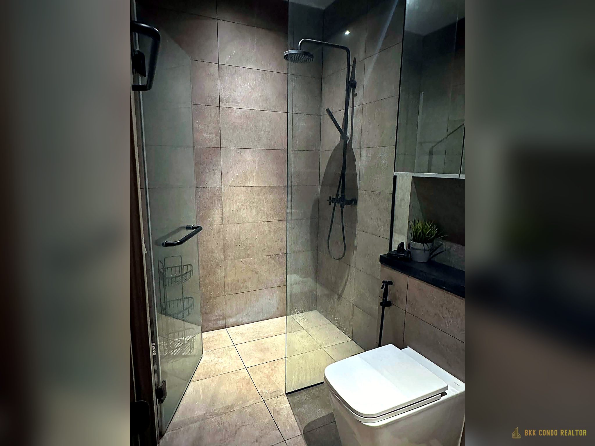 1-Bedroom Condo for Rent at The Lofts Asoke (35 sqm) — Phetchaburi MRT