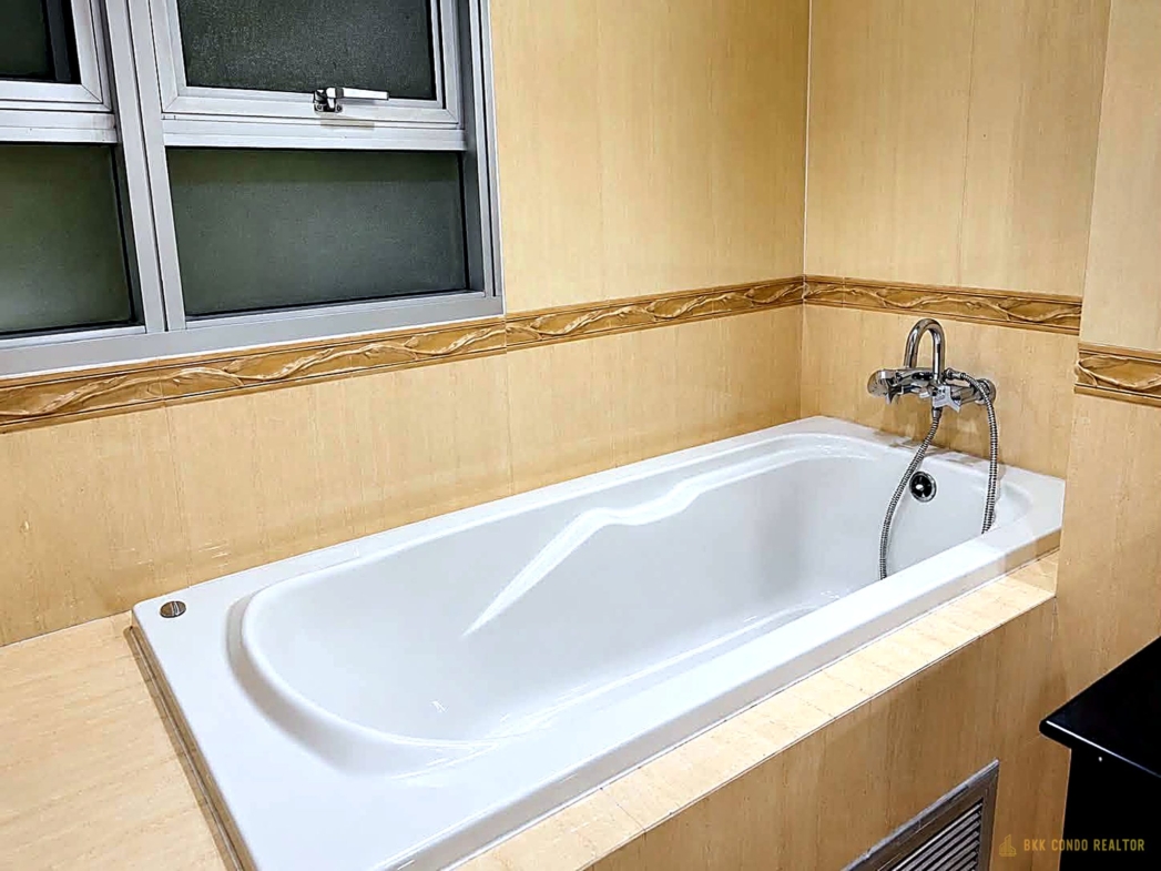 2-Bedroom Condo for Rent at The Address Siam (84 sqm) — Ratchathewi BTS