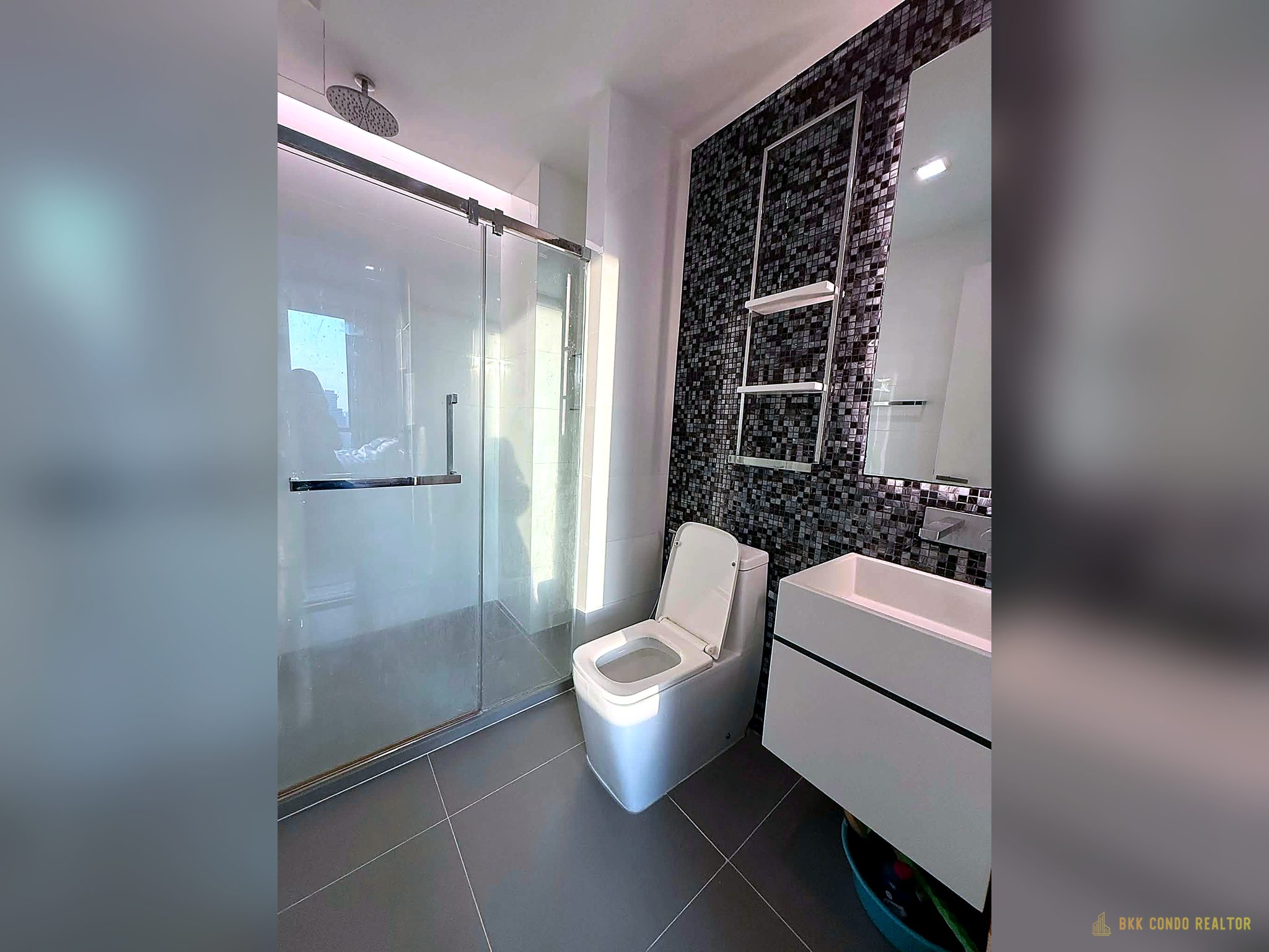 1-Bedroom Condo for Rent at The Room Sukhumvit 69 (37.5 sqm) — Phra Khanong BTS