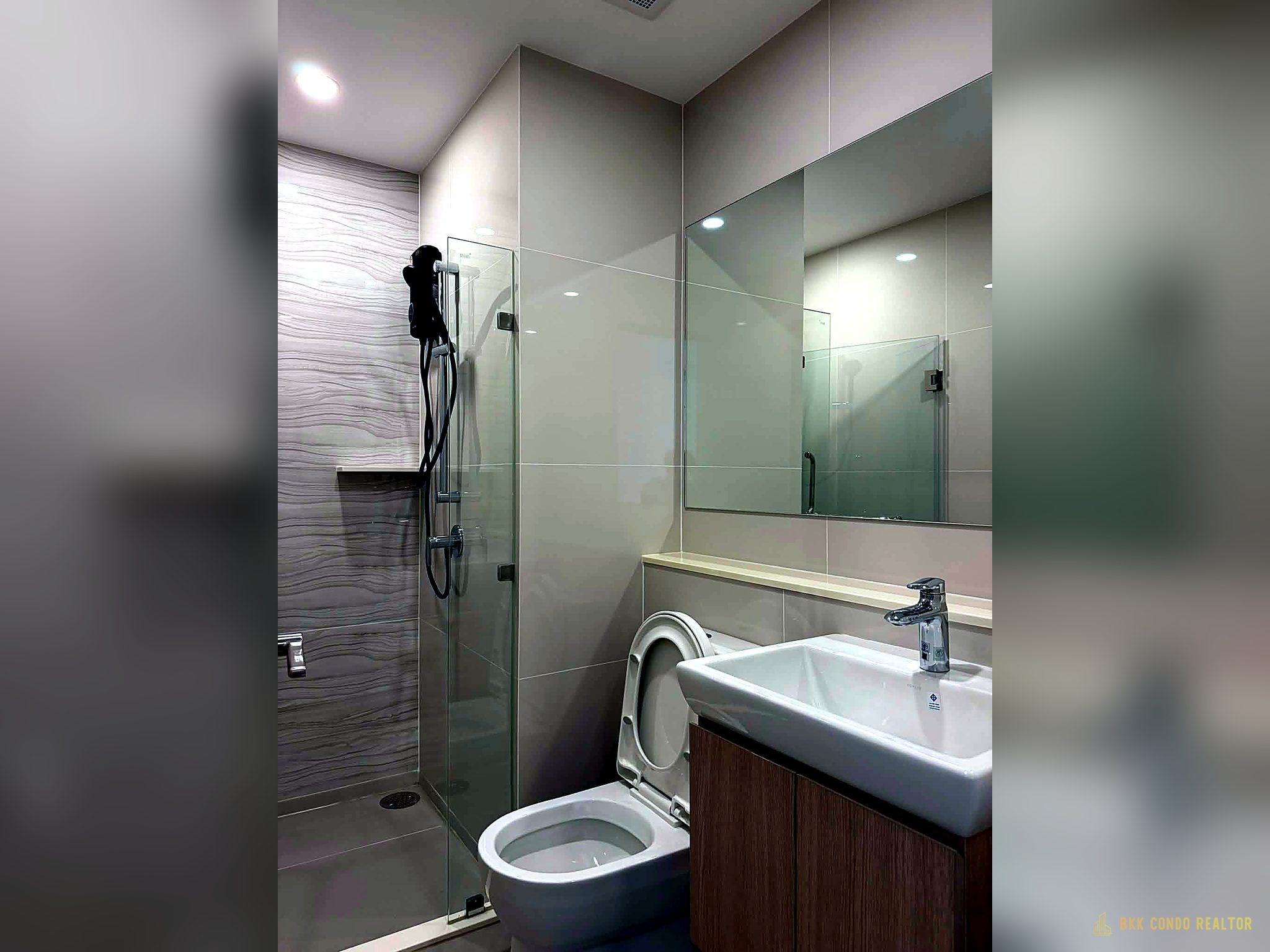 08-bathroom-53 1-Bedroom Condo for Rent at Life Rama4 – Asoke (32 sqm) — Queen Sirikit MRT