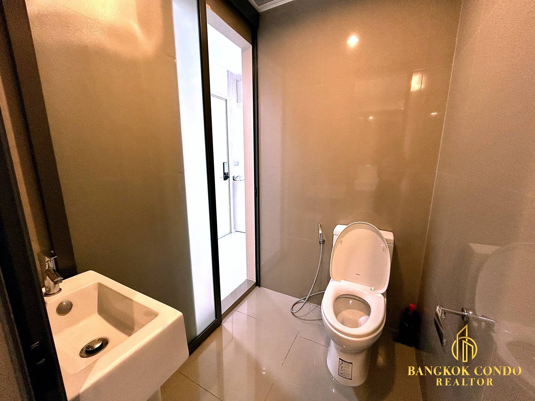 1-Bedroom Condo for Rent at Rhythm Sukhumvit 42 (45 sqm) — Ekkamai BTS