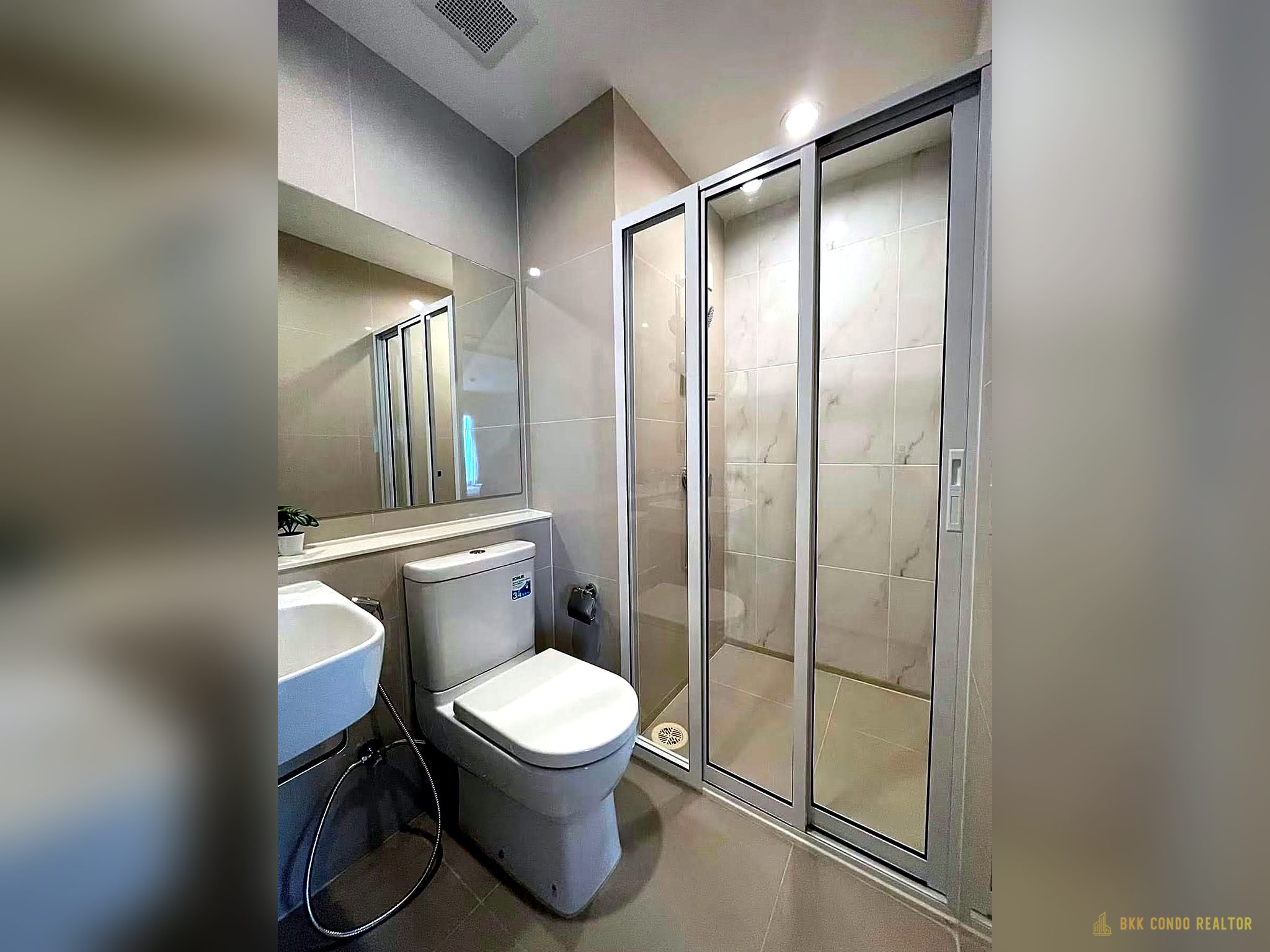 1-Bedroom Condo for Rent at Aspire Erawan Prime (32.5 sqm) — Chang Erawan BTS