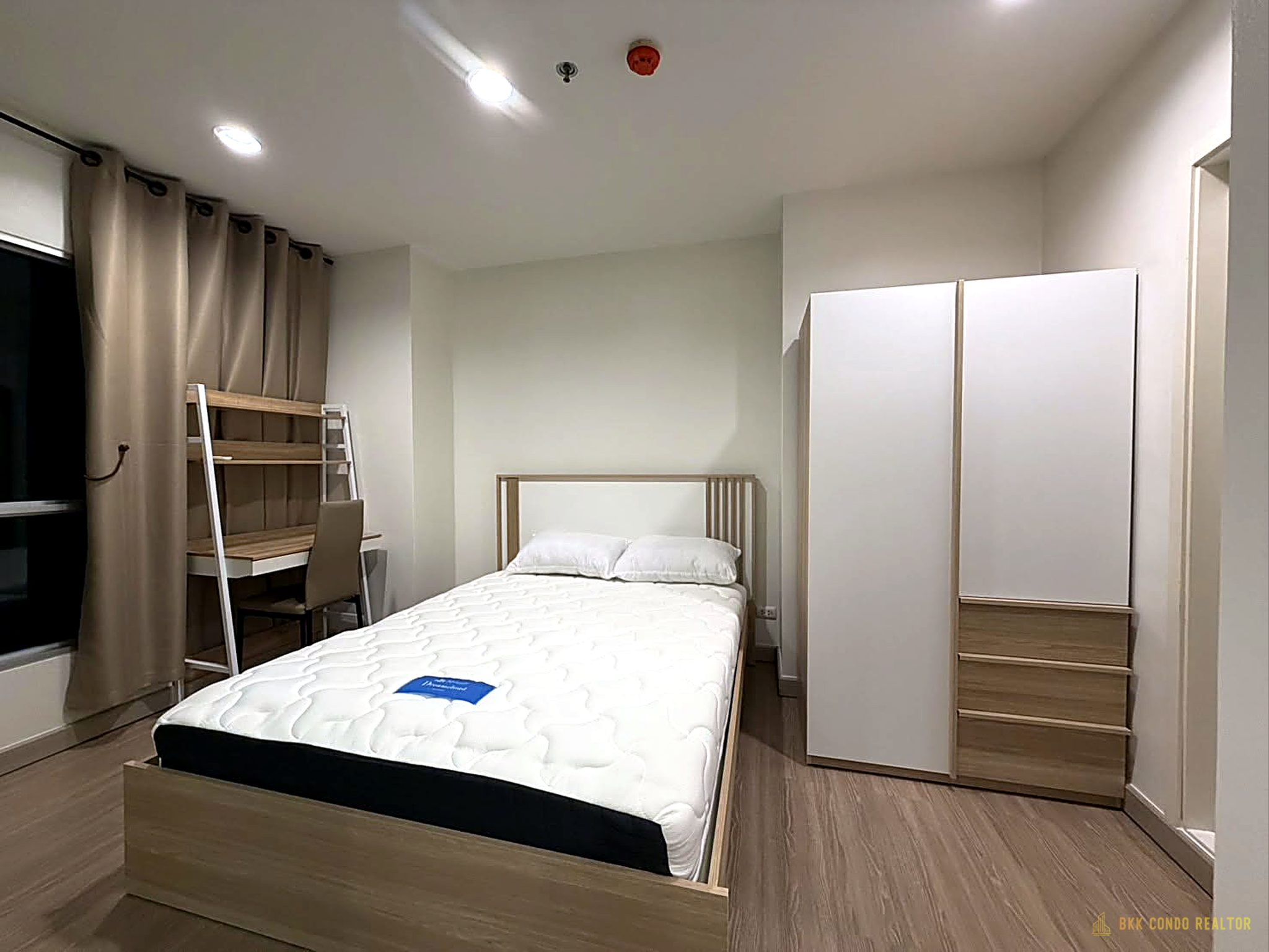 Studio Condo for Rent at Aspire Rama 4 (28.5 sqm) — Ekkamai BTS