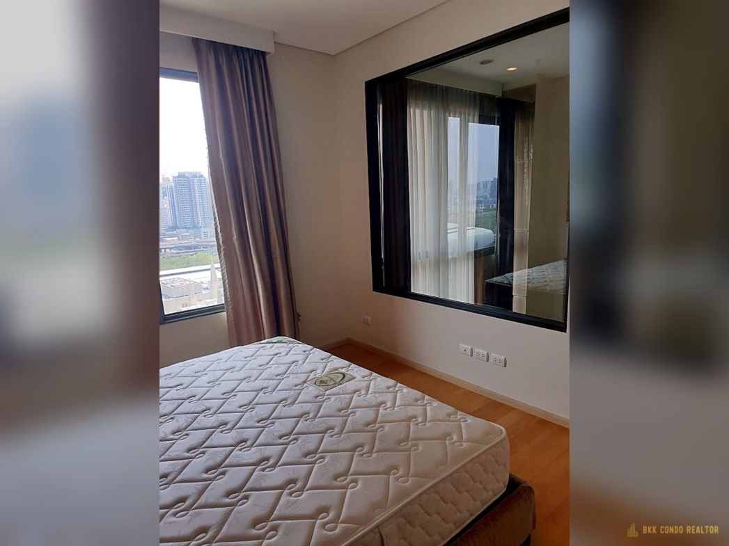 Duplex 1-Bedroom Condo for Rent at Villa Asoke — Phetchaburi MRT