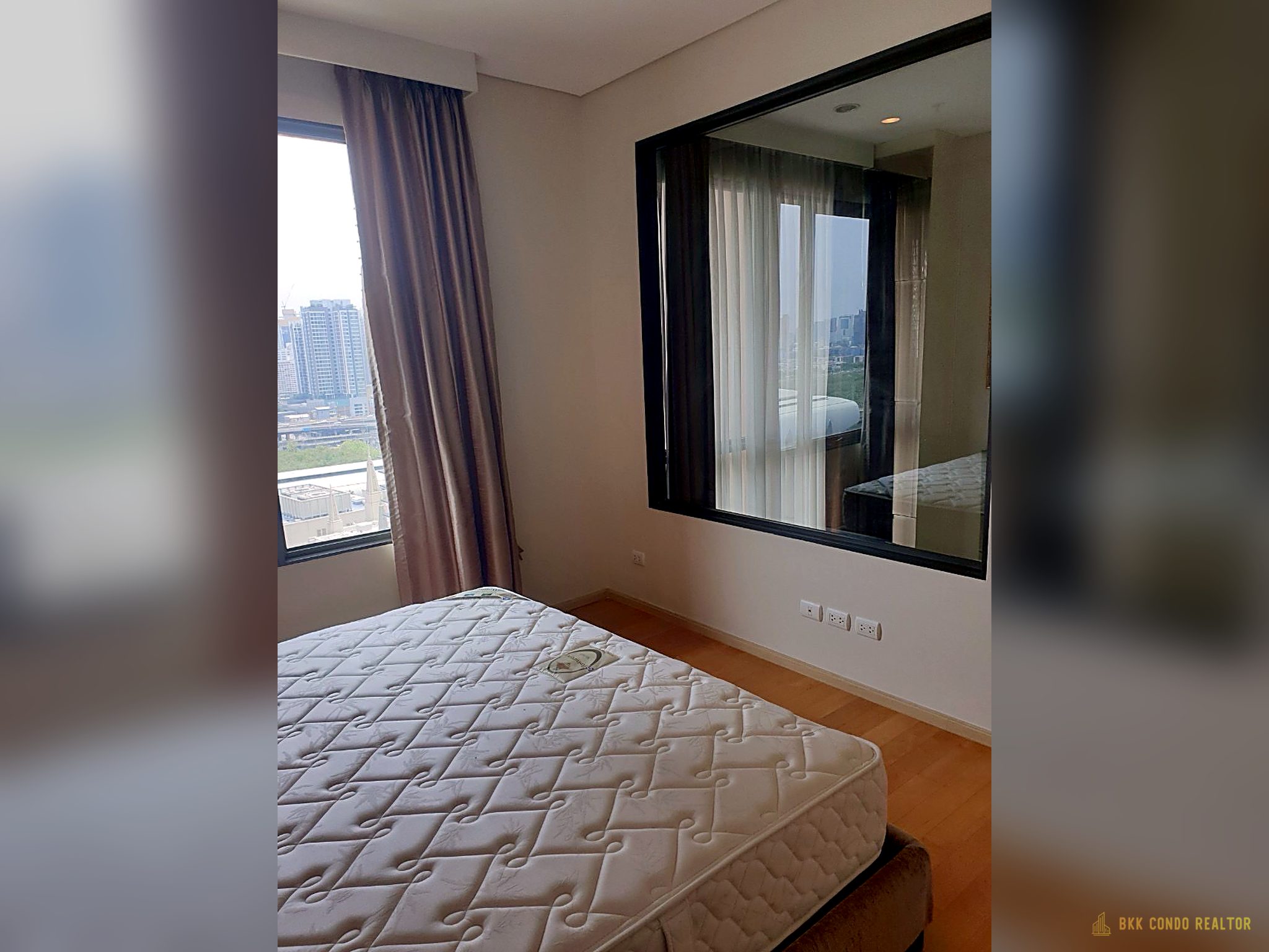 Duplex 1-Bedroom Condo for Rent at Villa Asoke — Phetchaburi MRT