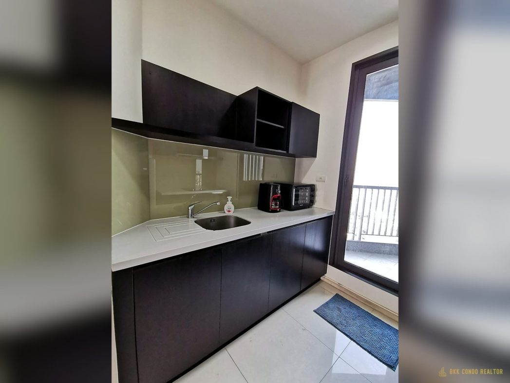 2-Bedroom Condo for Rent at Rhythm 44/1 (68 sqm) — Phra Khanong BTS
