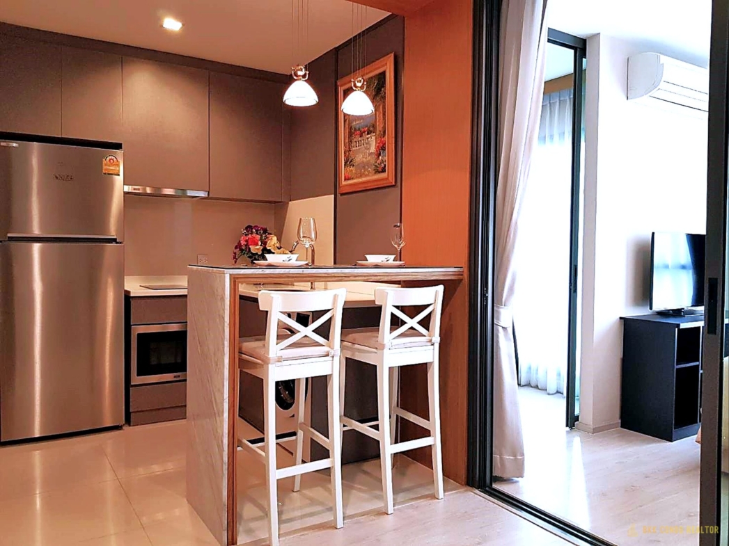 1-Bedroom Condo for Rent at Rhythm Rangnam (35 sqm) — Victory Monument BTS