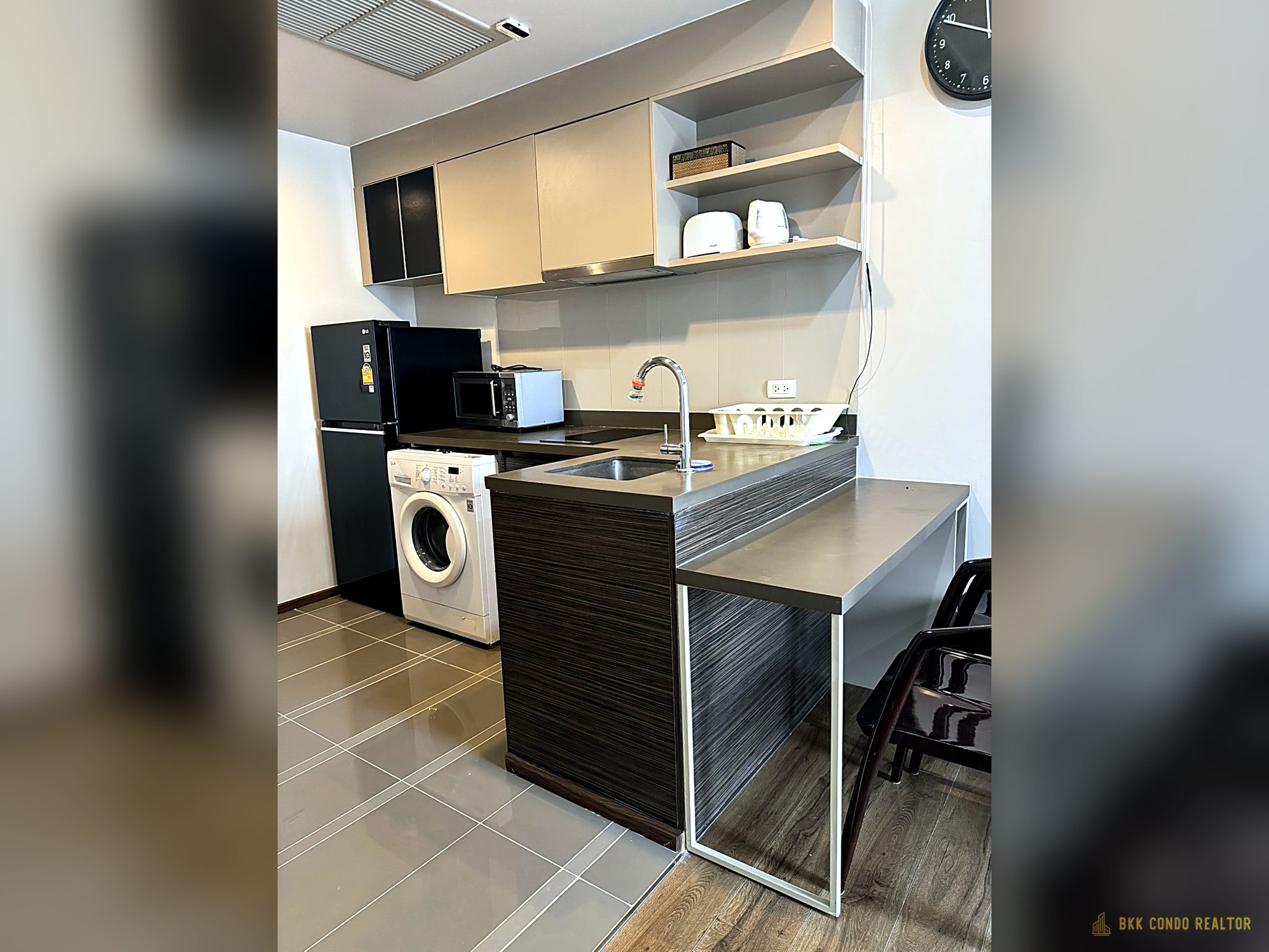 1-Bedroom Condo for Rent at Onyx Phaholyothin (40.48 sqm) — Saphan Khwai BTS