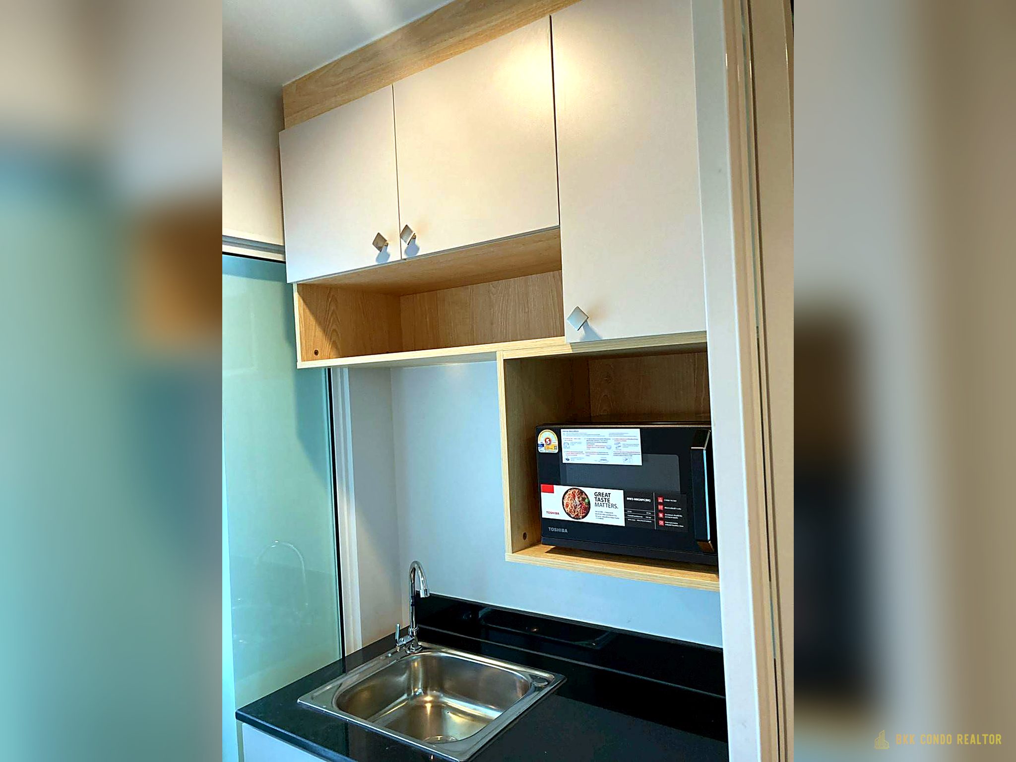 08-kitchen-55 1-Bedroom Condo for Rent at Regent Home Bangna (28 sqm) — Bangna BTS
