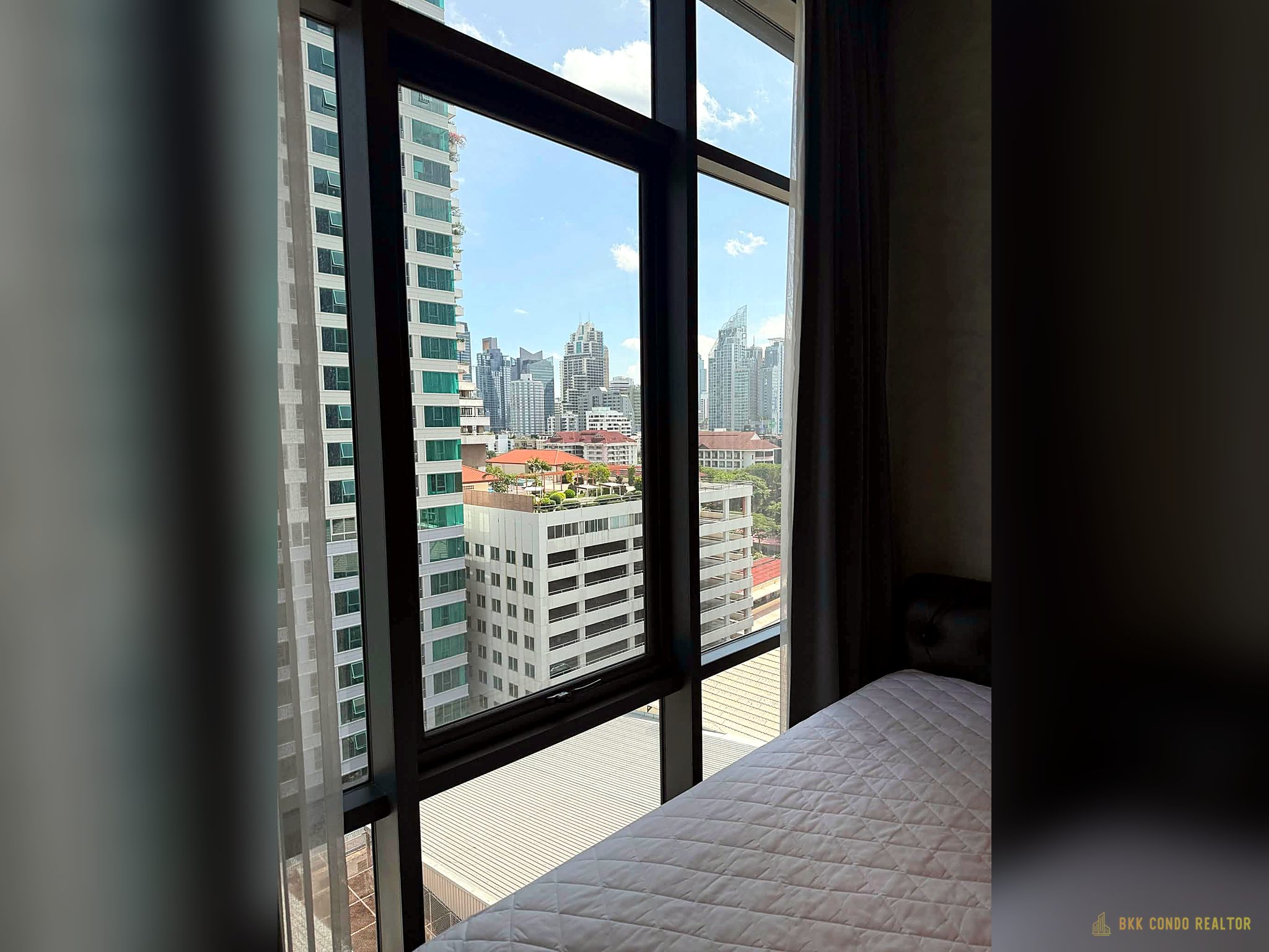1-Bedroom Condo for Rent at The Lofts Asoke (35 sqm) — Phetchaburi MRT
