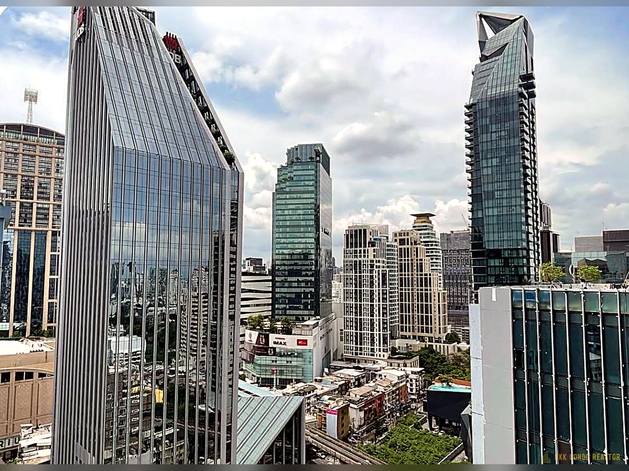 Studio Condo for Rent at Noble Refine Sukhumvit 26 (32 sqm) — Phrom Phong BTS
