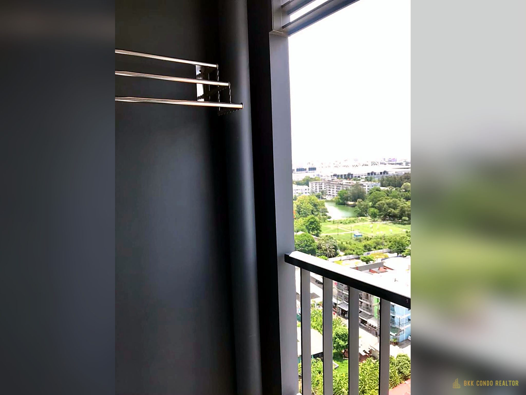 Studio Condo for Rent at IDEO Mobi Eastpoint (22 sqm) — Bangna BTS