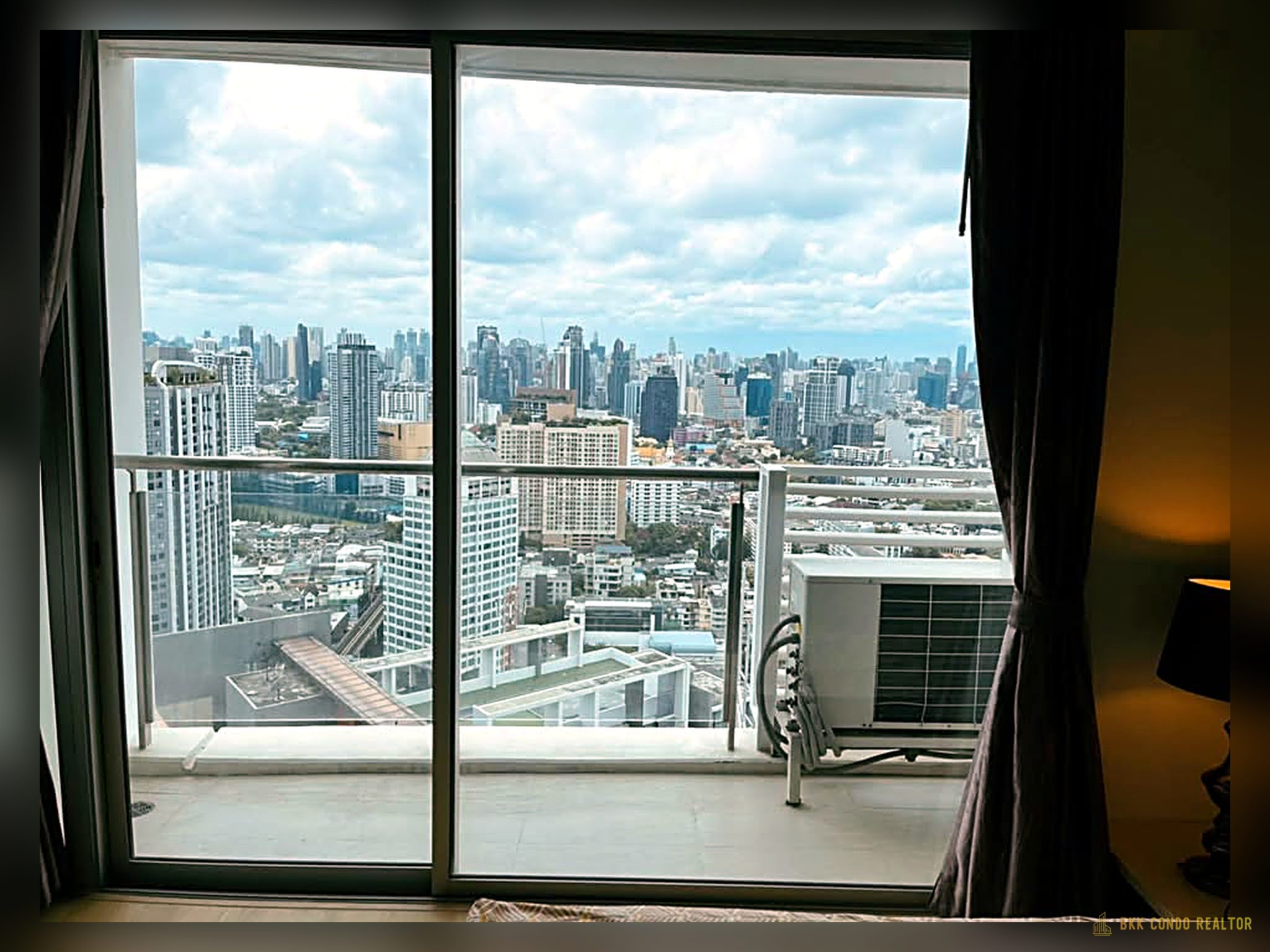 Studio Condo for Rent at Sky Walk Residence (40 sqm) — Phra Khanong BTS