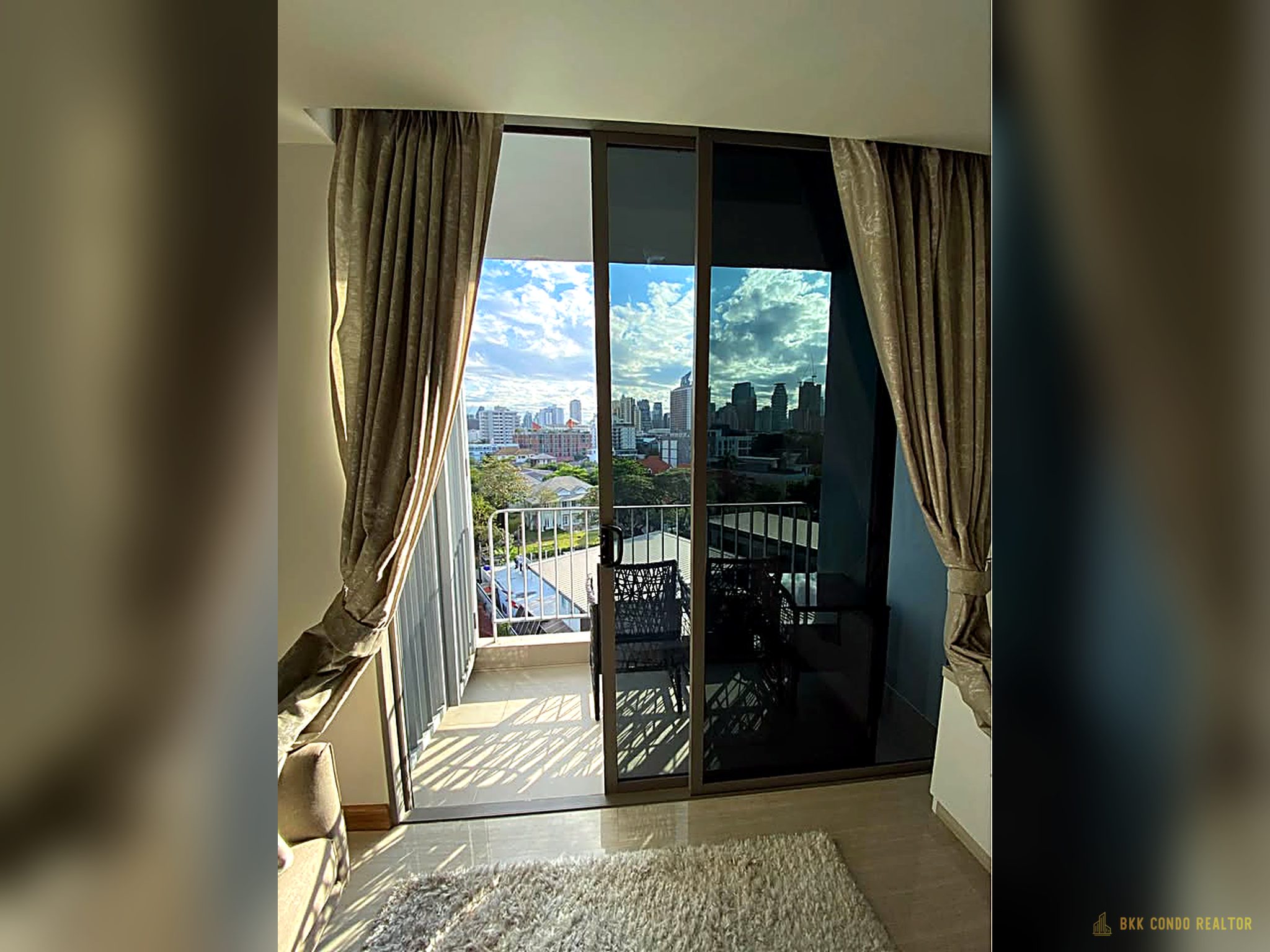 09-balcony_view-26 1-Bedroom Condo for Rent at Downtown 49 (44.44 sqm) — Thonglor BTS