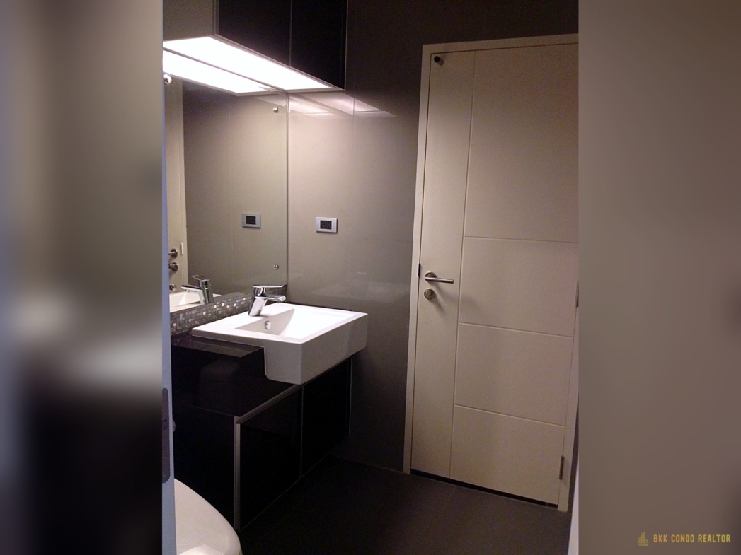 1-Bedroom Condo for Rent at The Crest Sukhumvit 34 (45.39 sqm) — Thonglor BTS