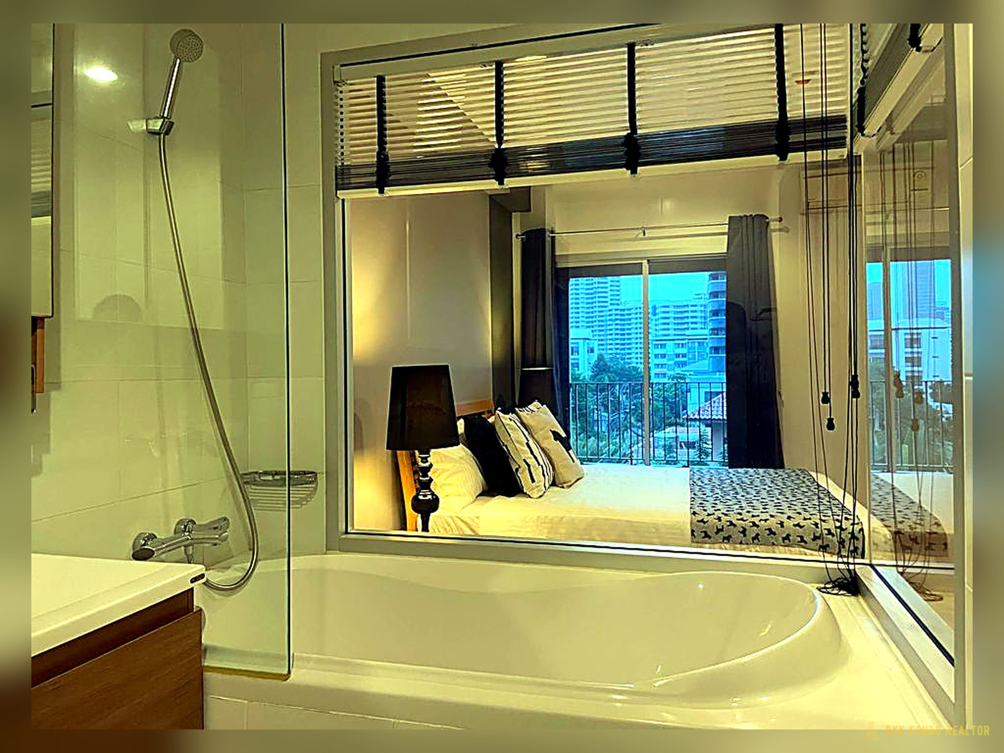 1-Bedroom Condo for Rent at The Seed Musee Sukhumvit 26 (44 sqm) — Phrom Phong BTS