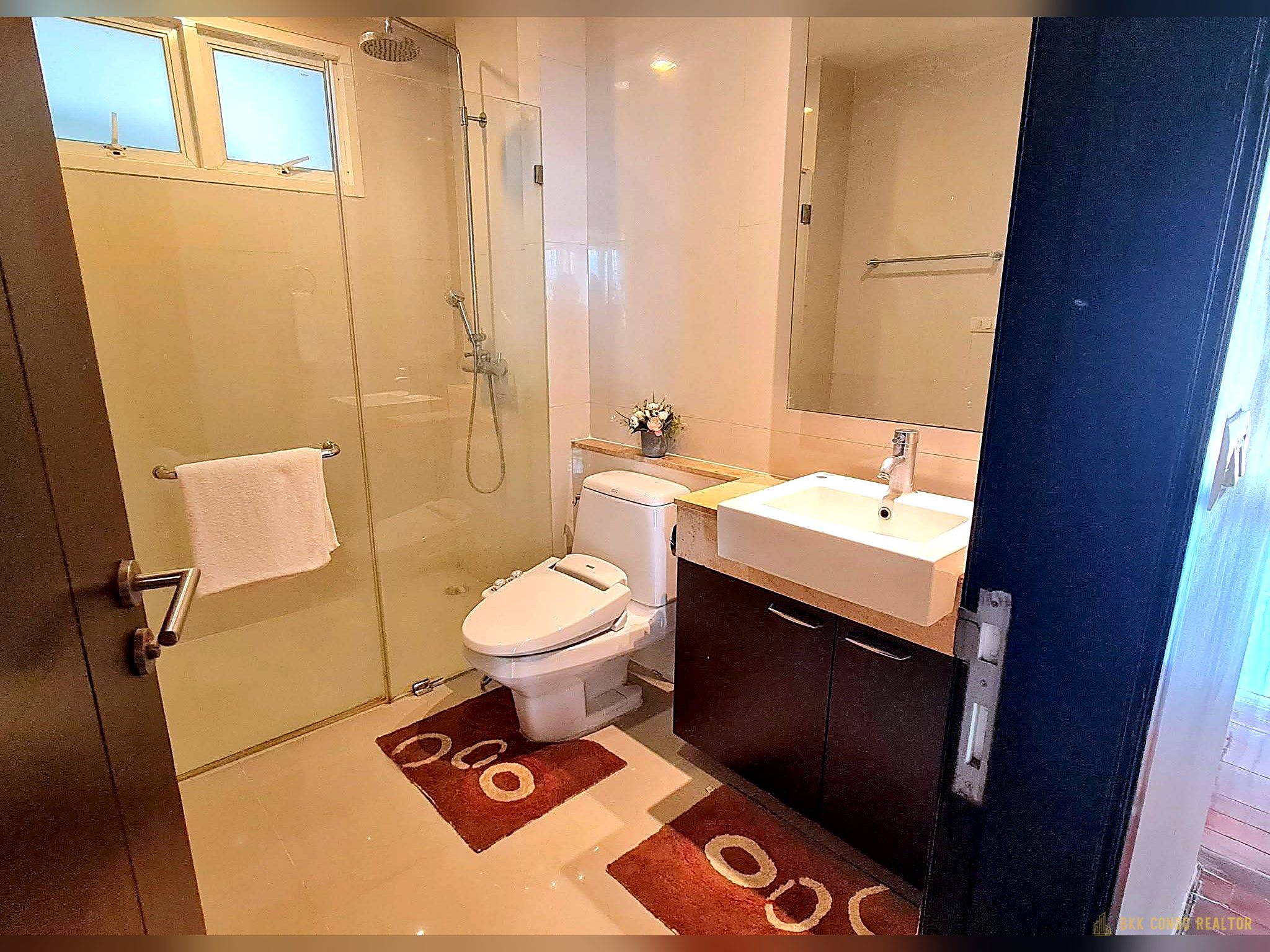 2-Bedroom Condo for Rent at Piyathip Place Sukhumvit 39 (173 sqm) — Phrom Phong BTS