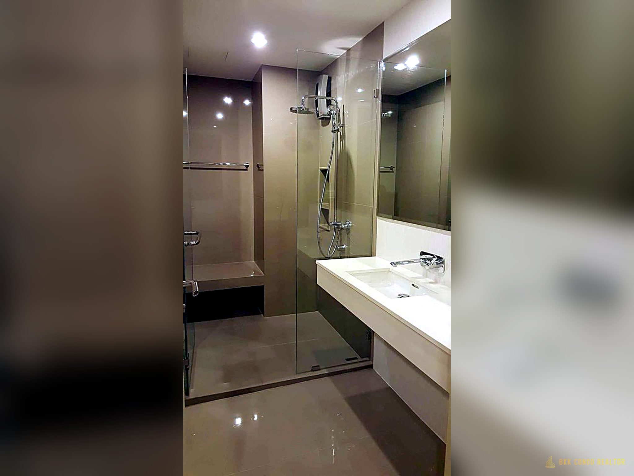 1-Bedroom Condo for Rent at Rhythm Sukhumvit 42 (48 sqm) — Ekkamai BTS