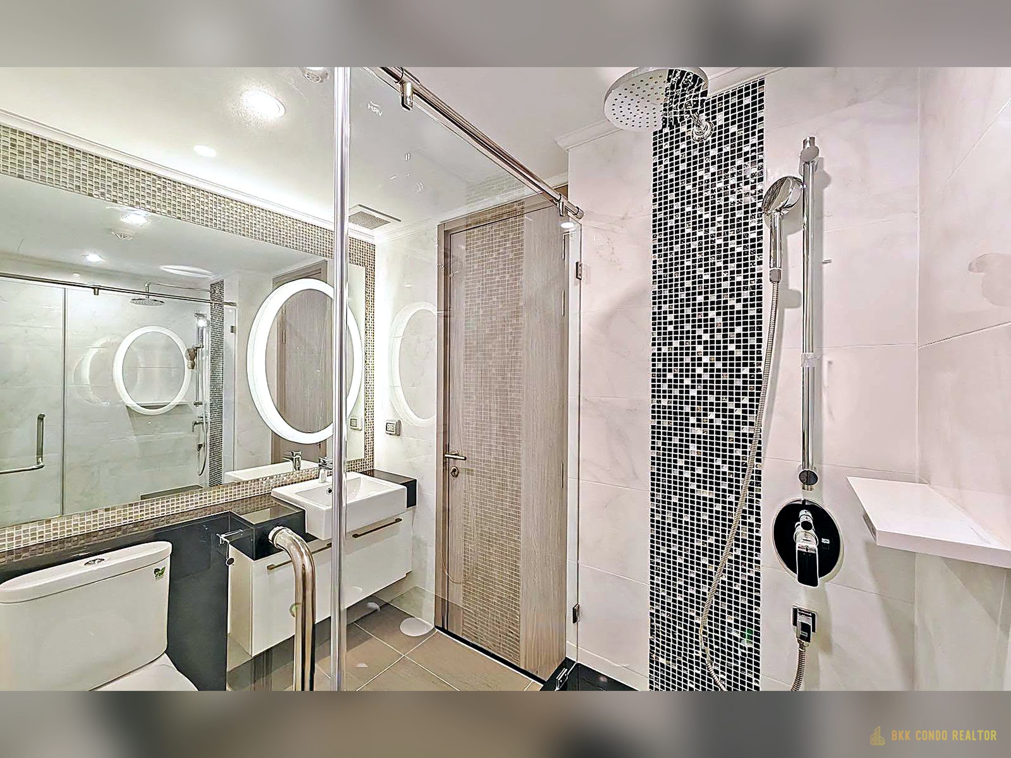 1-Bedroom Condo for Rent at Supalai Oriental Sukhumvit 39 (46.5 sqm) — Asoke MRT