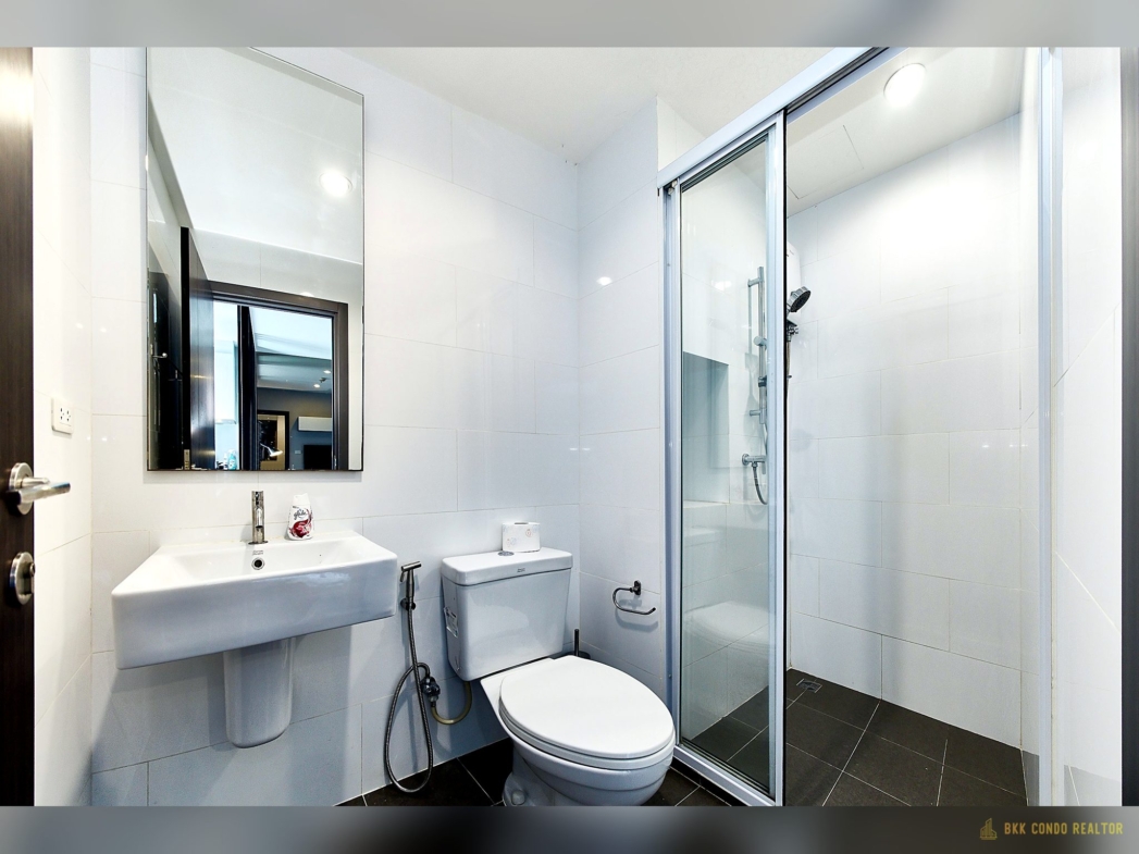 1-Bedroom Condo for Rent at The Base Park East (31 sqm) — On Nut BTS