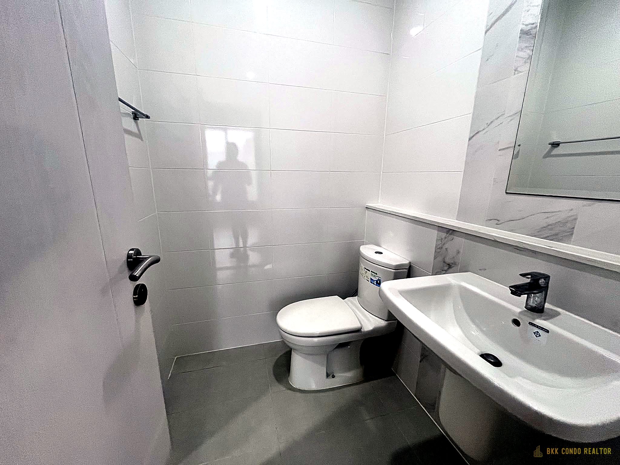 09-bathroom-58 1-Bedroom Condo for Rent at The Niche Pride Thonglor-Phetchaburi (30 sqm) — MRT Phetchaburi