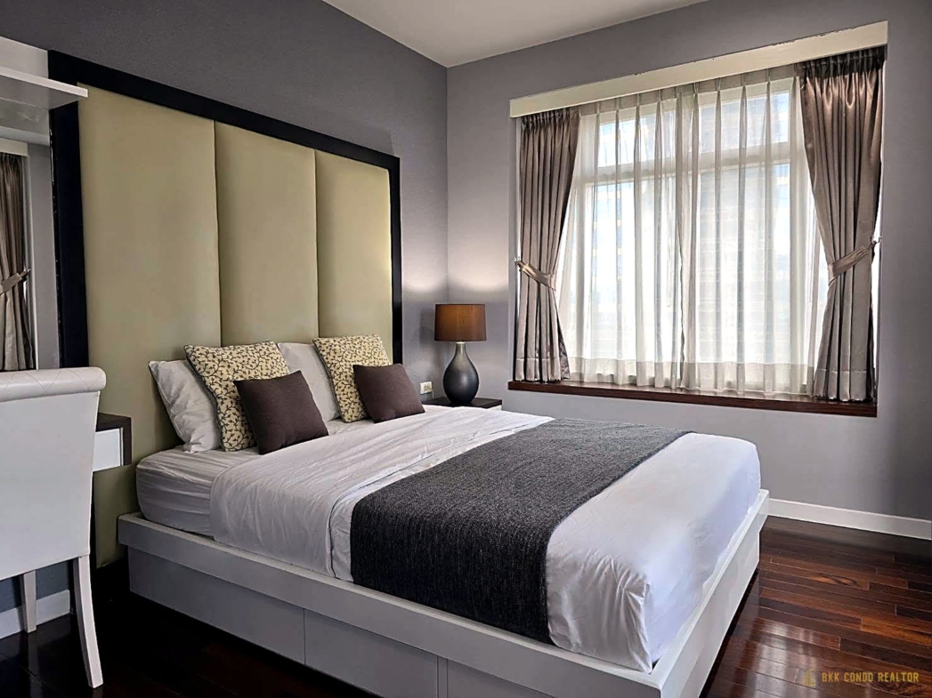 1-Bedroom Condo for Rent at Circle Condominium (48 sqm) — MRT Phetchaburi