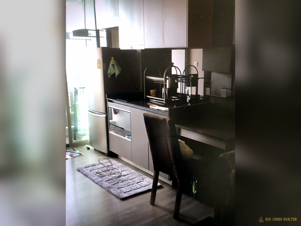 1-Bedroom Condo for Rent at The Room Sukhumvit 69 (35 sqm) — Phra Khanong BTS