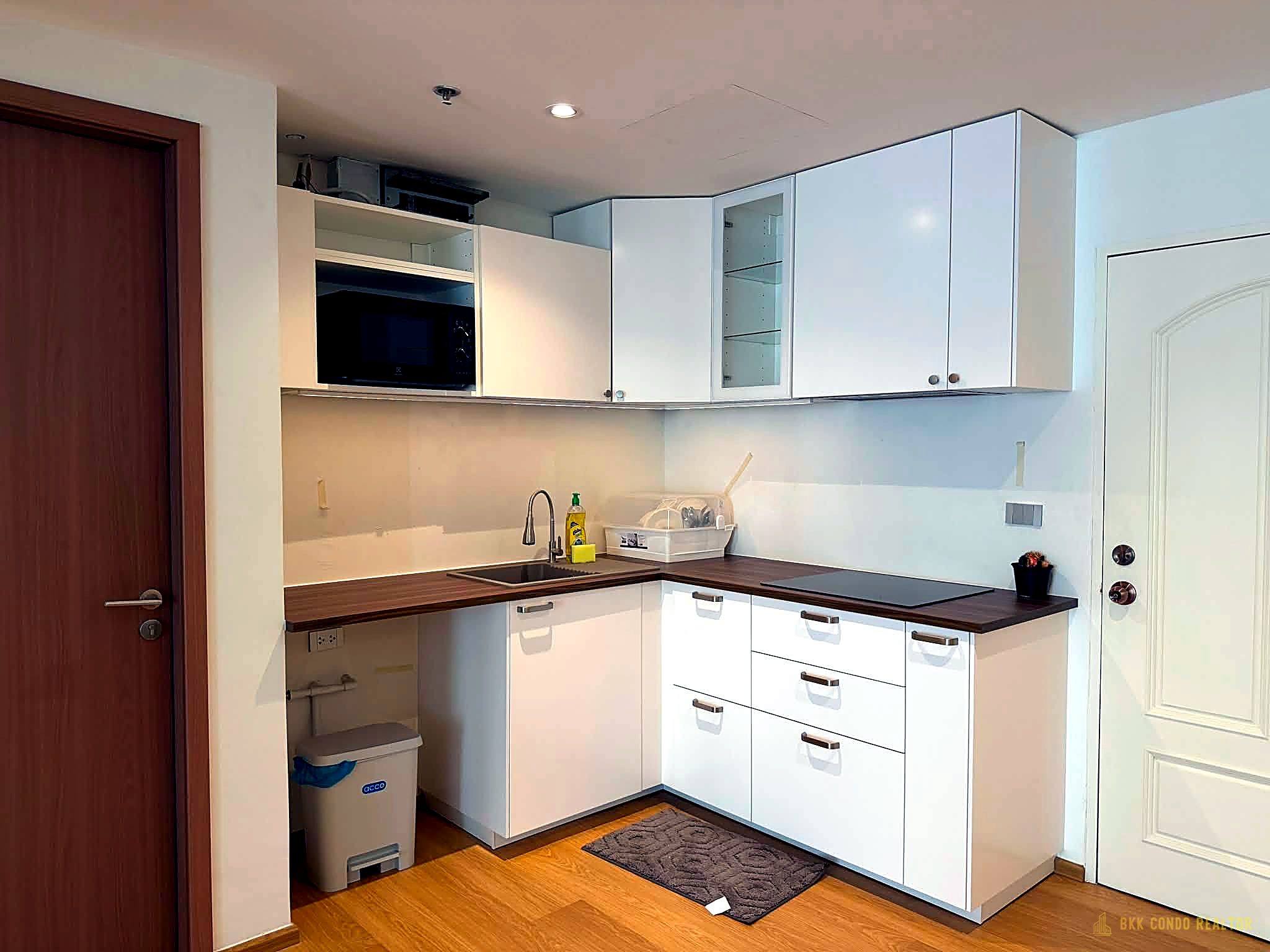 09-kitchen-17 2-Bedroom Condo for Rent at Asoke Place (80 sqm) — Asoke BTS