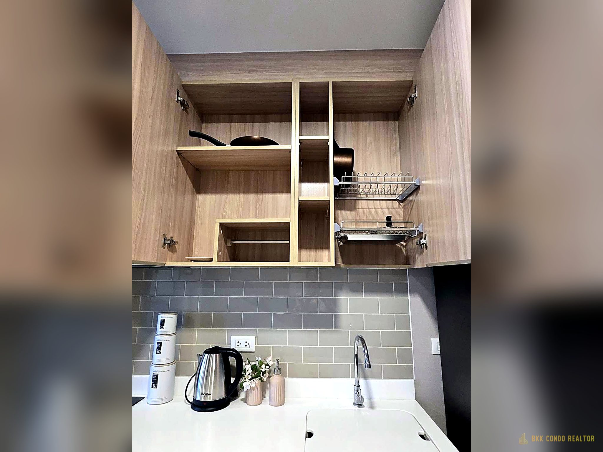 09-kitchen-22 1-Bedroom Condo for Rent at XT Phayathai (42 sqm) — Phaya Thai BTS