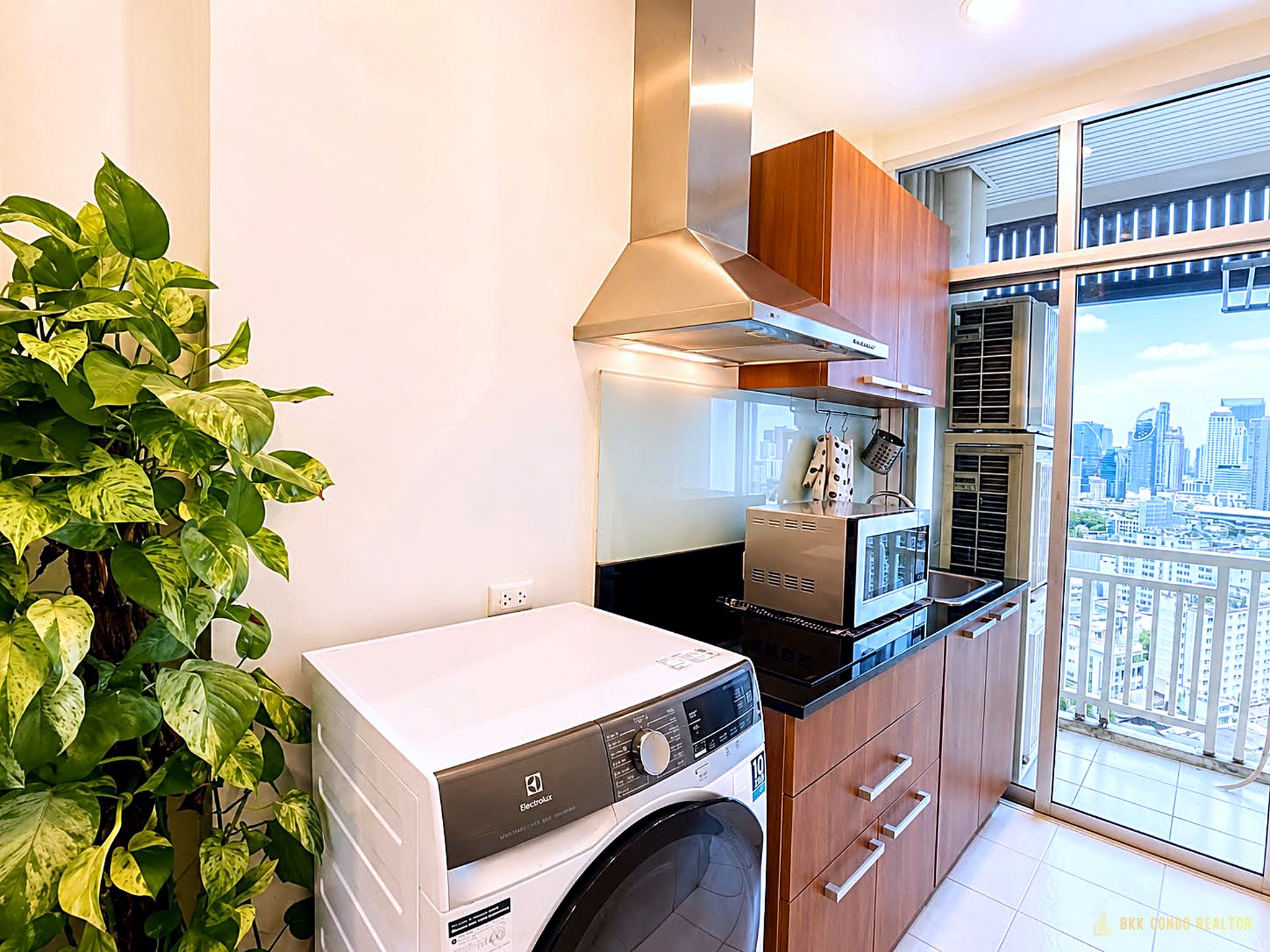 2-Bedroom Condo for Rent at Chewathai Ratchaprarop (55 sqm) — Victory Monument BTS