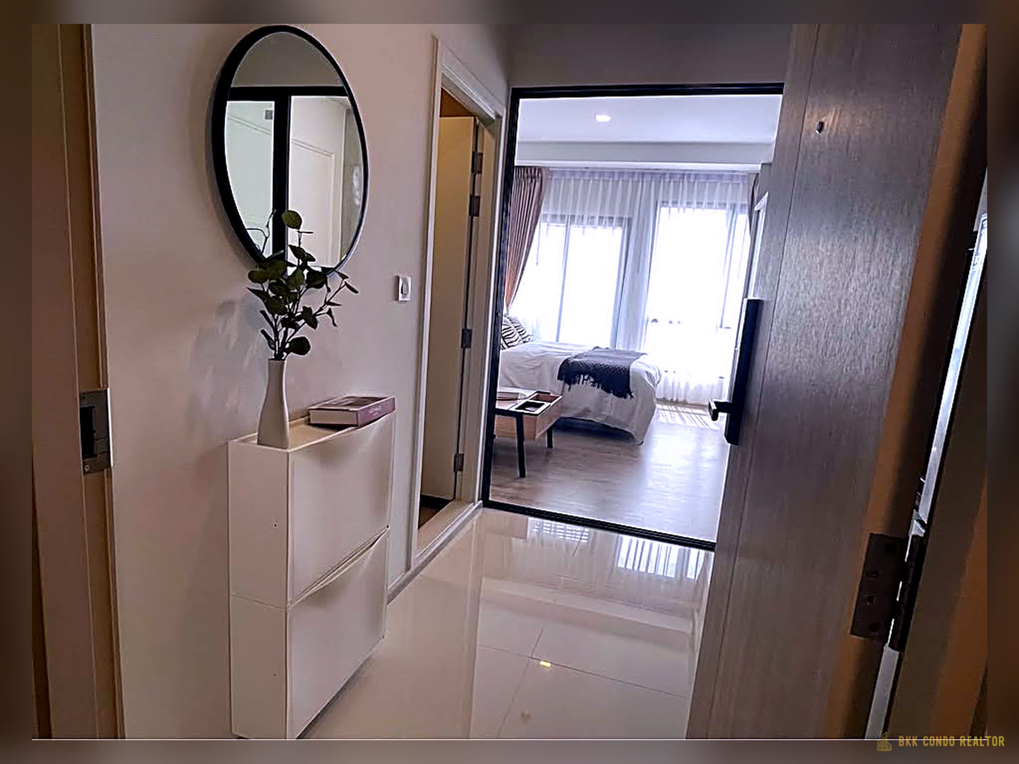 1-Bedroom Condo for Rent at The Tree Pattanakarn-Ekkamai (30 sqm) — Ramkhamhaeng Airport Link