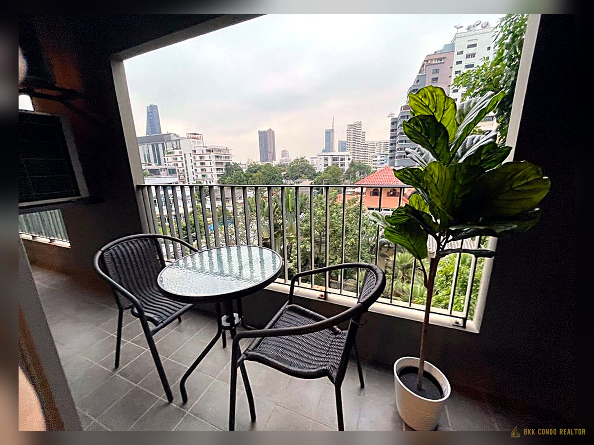 1-Bedroom Condo for Rent at The Seed Musee Sukhumvit 26 (44 sqm) — Phrom Phong BTS