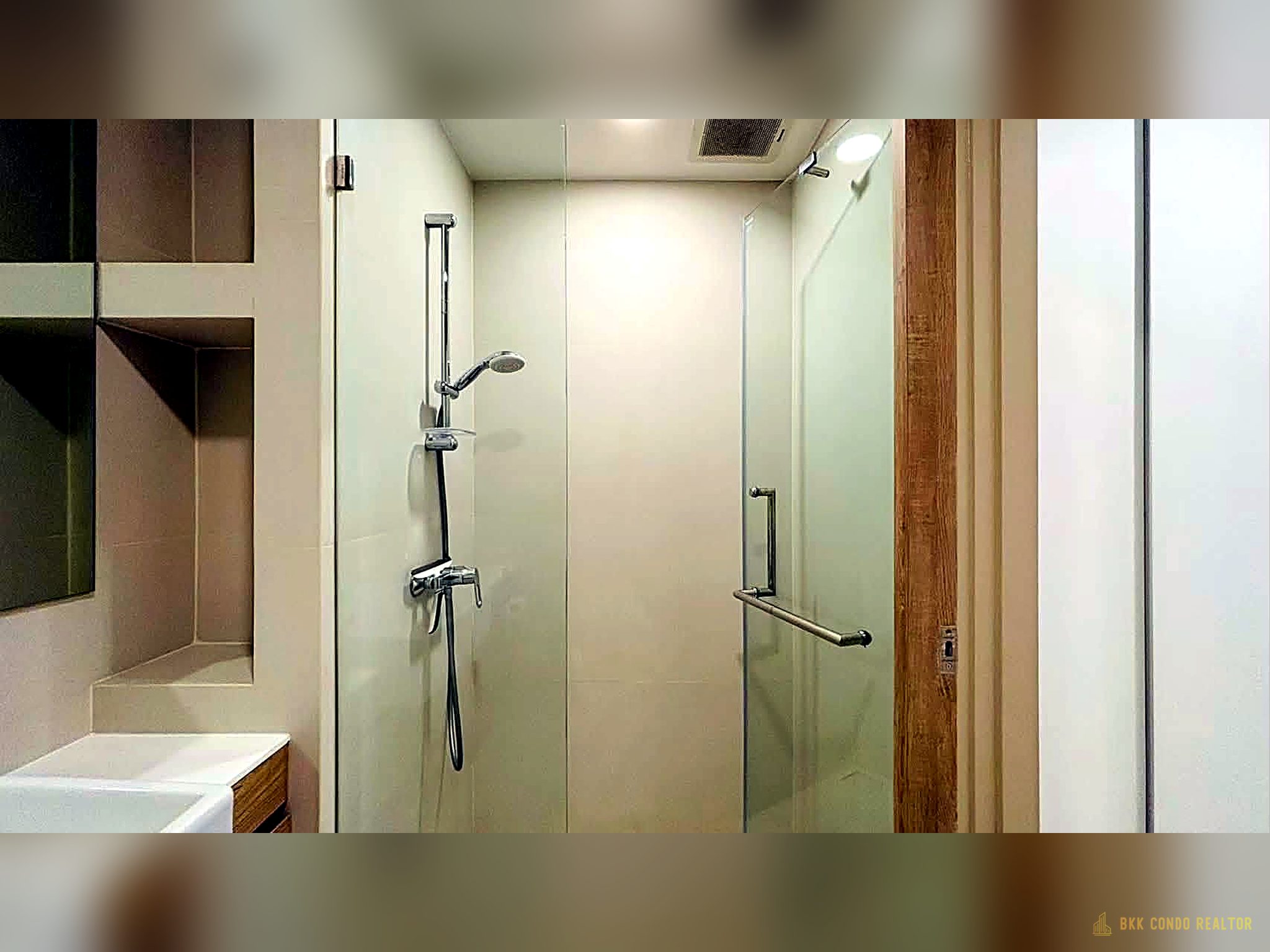 1-Bedroom Condo for Rent at Noble Ambience Sukhumvit 42 (38.56 sqm) — Ekkamai BTS