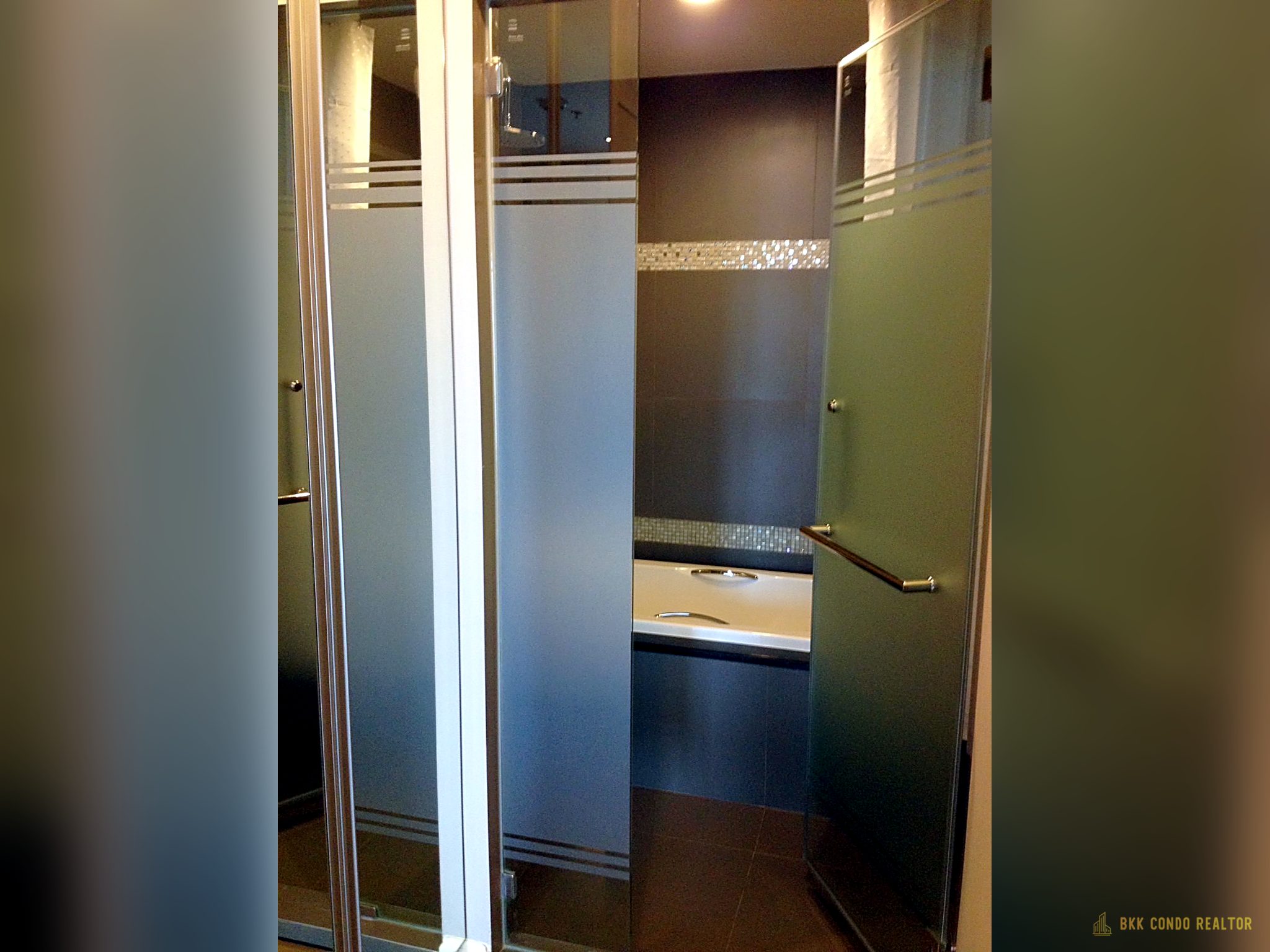 1-Bedroom Condo for Rent at The Crest Sukhumvit 34 (45.39 sqm) — Thonglor BTS