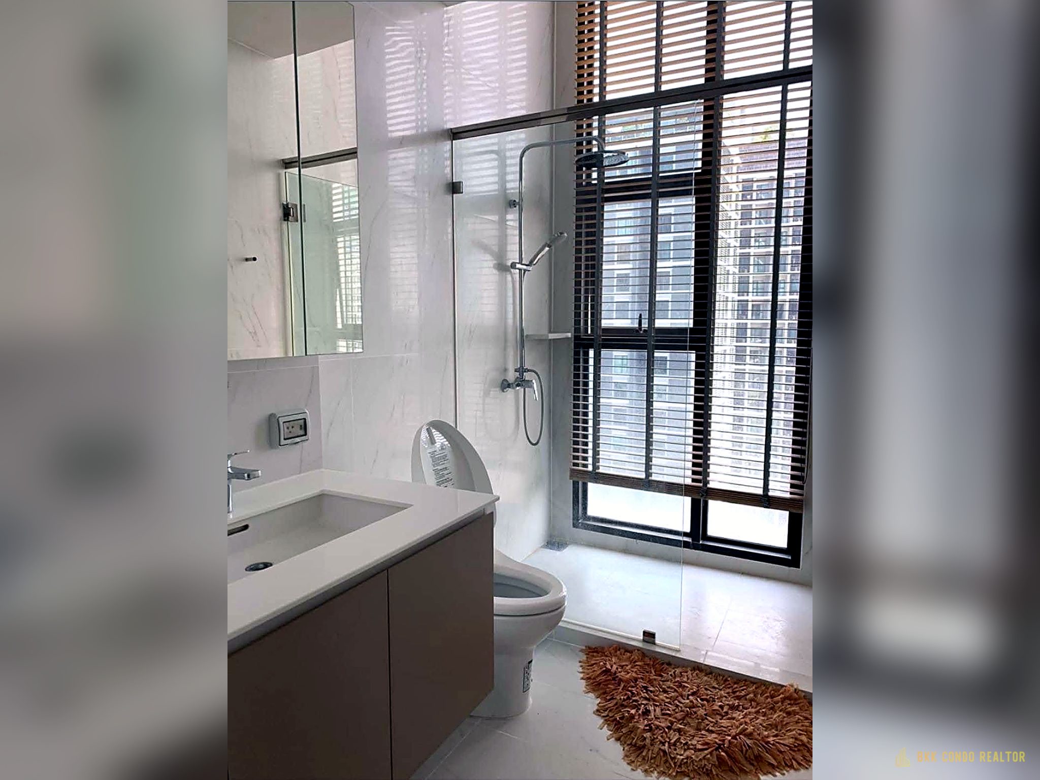 Duplex 1-Bedroom Condo for Rent at Chewathai Residence Asoke (39 sqm) — Rama 9 MRT