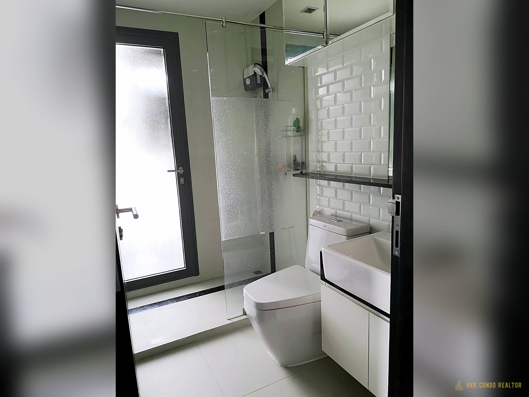 10-bathroom-44 2-Bedroom Condo for Rent at Wish Signature Midtown Siam (42 sqm) — Ratchathewi BTS